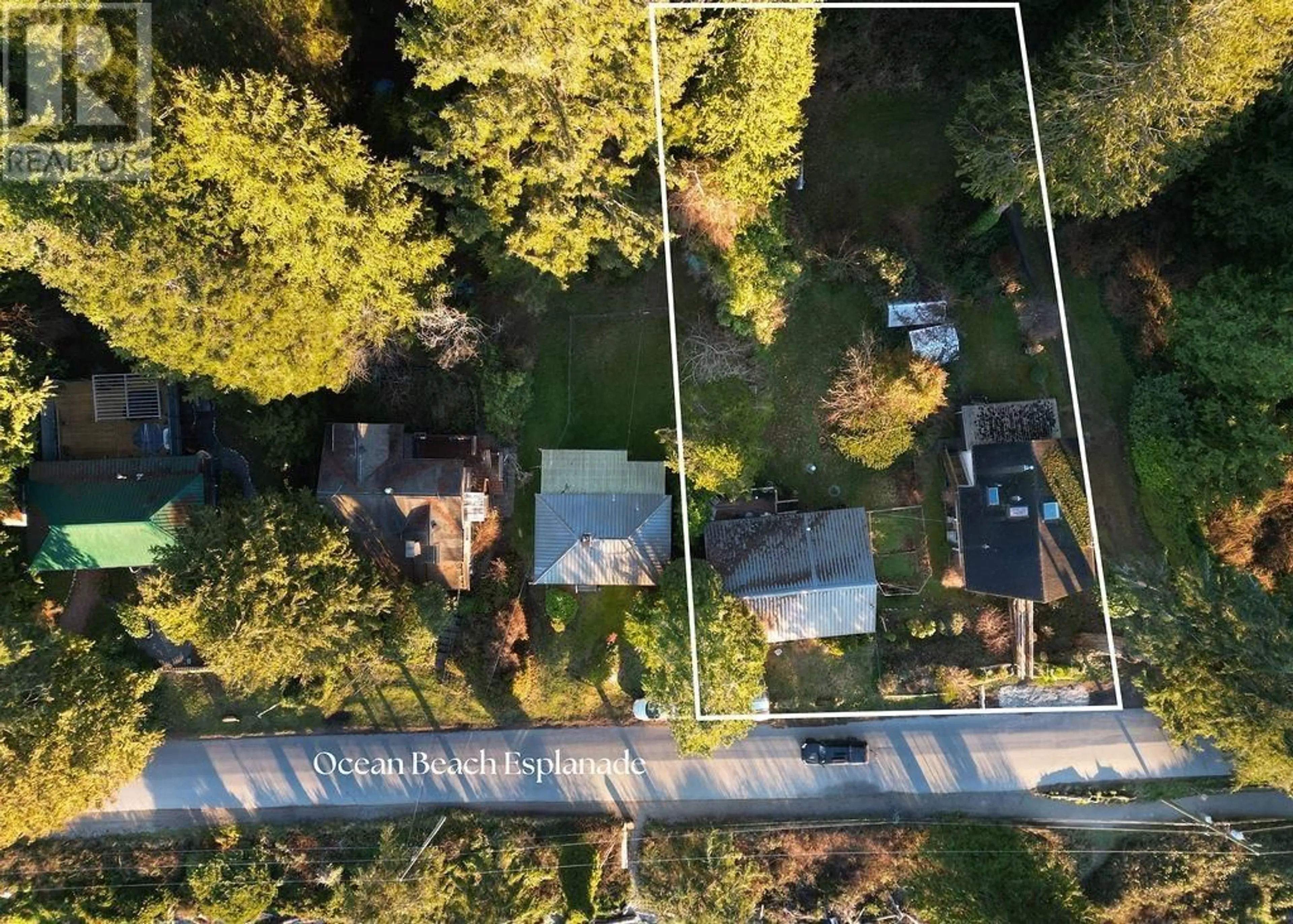 A pic from outside/outdoor area/front of a property/back of a property/a pic from drone, unknown for 1618 OCEAN BEACH, Gibsons British Columbia V0N1V5
