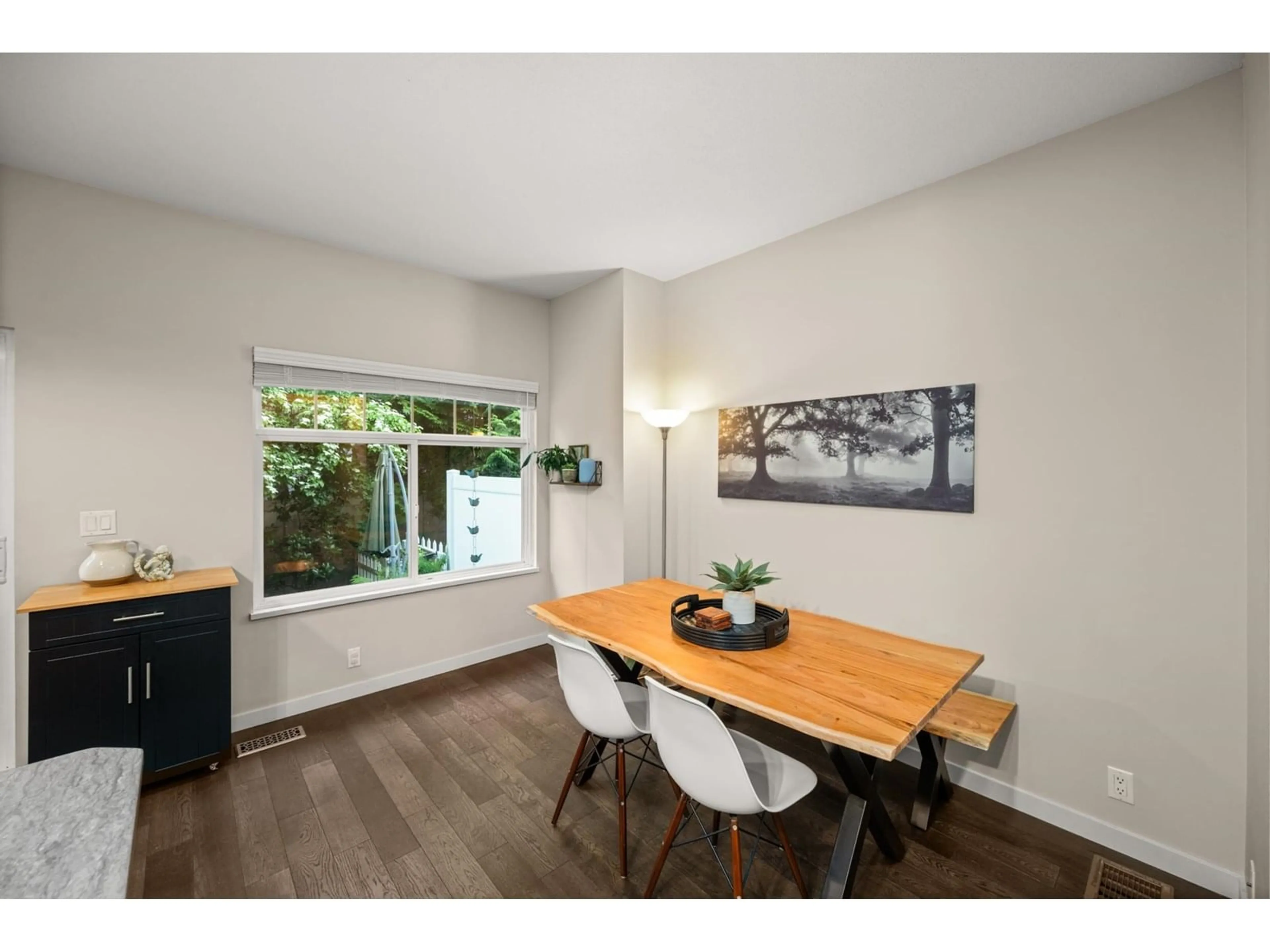 Dining room, wood/laminate floor for 14 - 2678 KING GEORGE, Surrey British Columbia V4P1H6