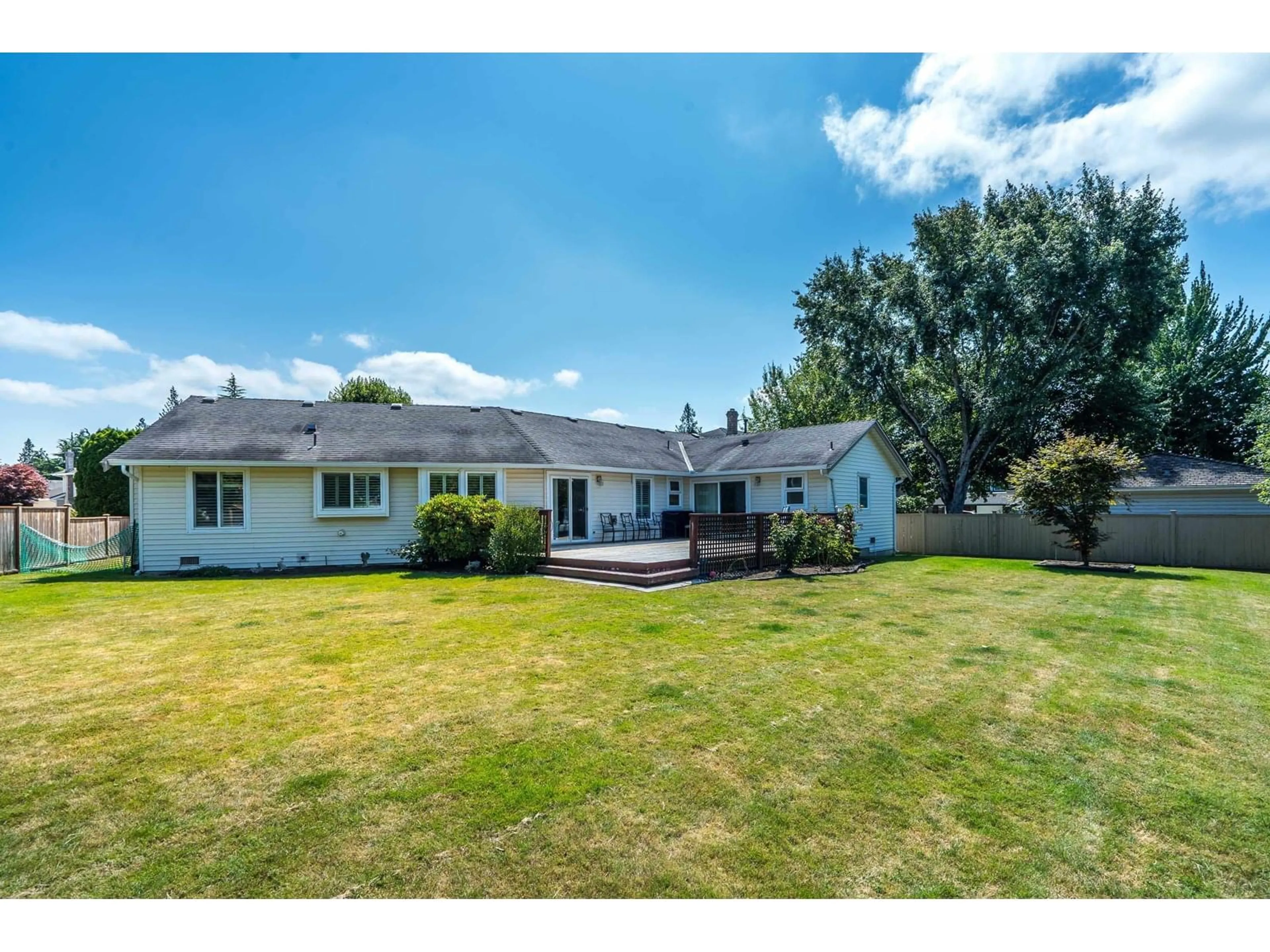 A pic from outside/outdoor area/front of a property/back of a property/a pic from drone, unknown for 15475 KILMORE, Surrey British Columbia V3S6N8