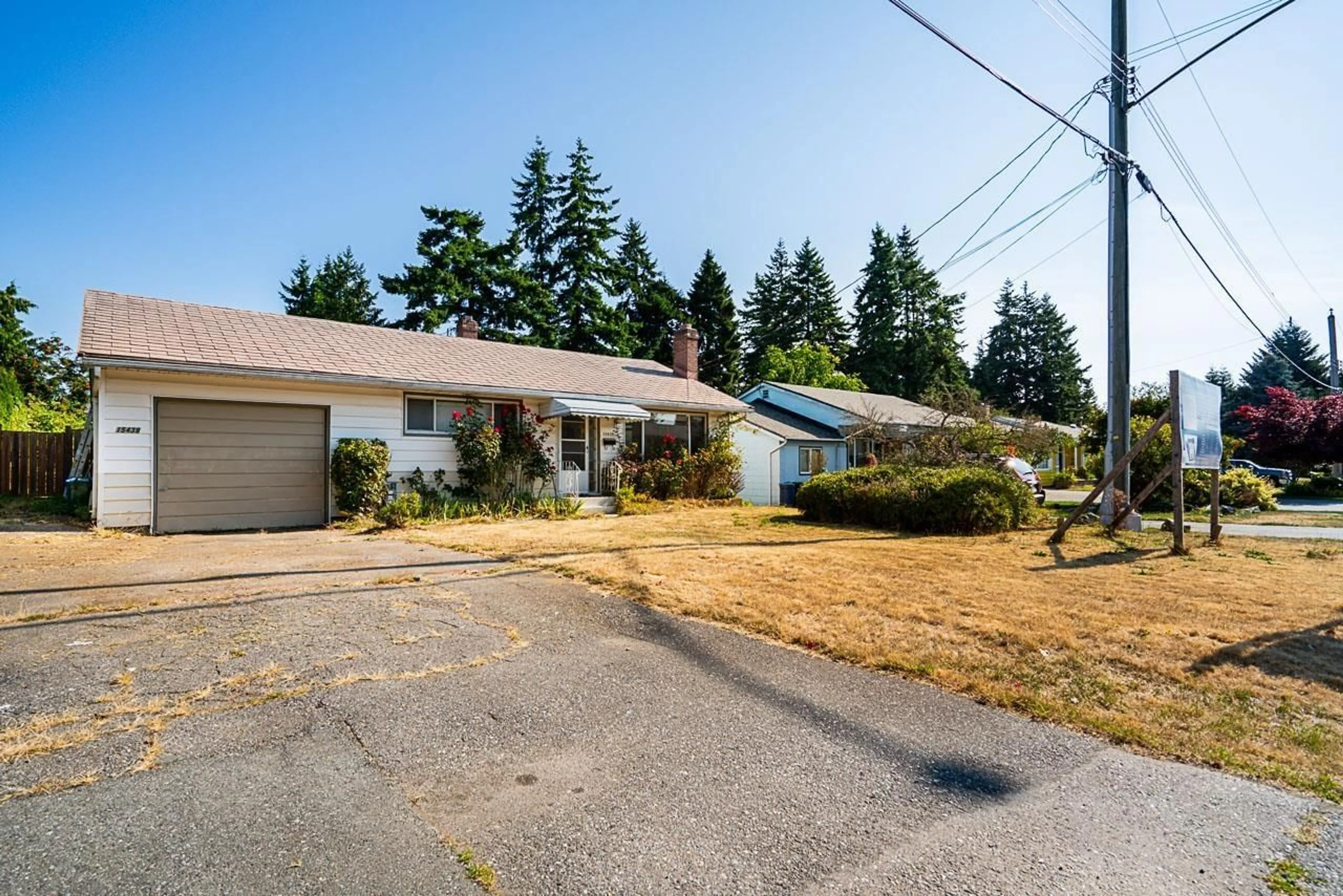 A pic from outside/outdoor area/front of a property/back of a property/a pic from drone, street for 15439 OXENHAM, White Rock British Columbia V4B2J3