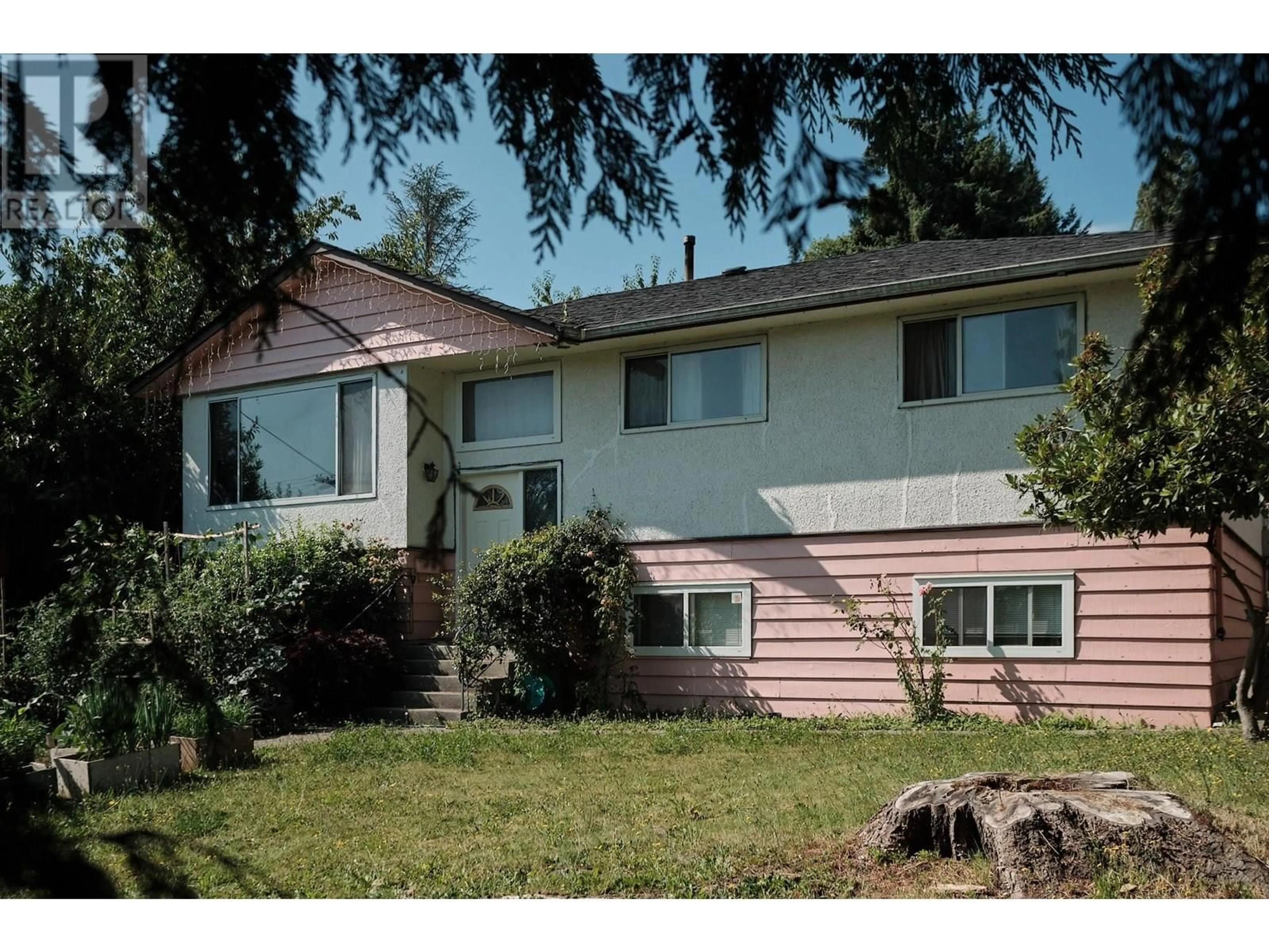 Home with vinyl exterior material, street for 6717 BROADWAY, Burnaby British Columbia V5B2Y7