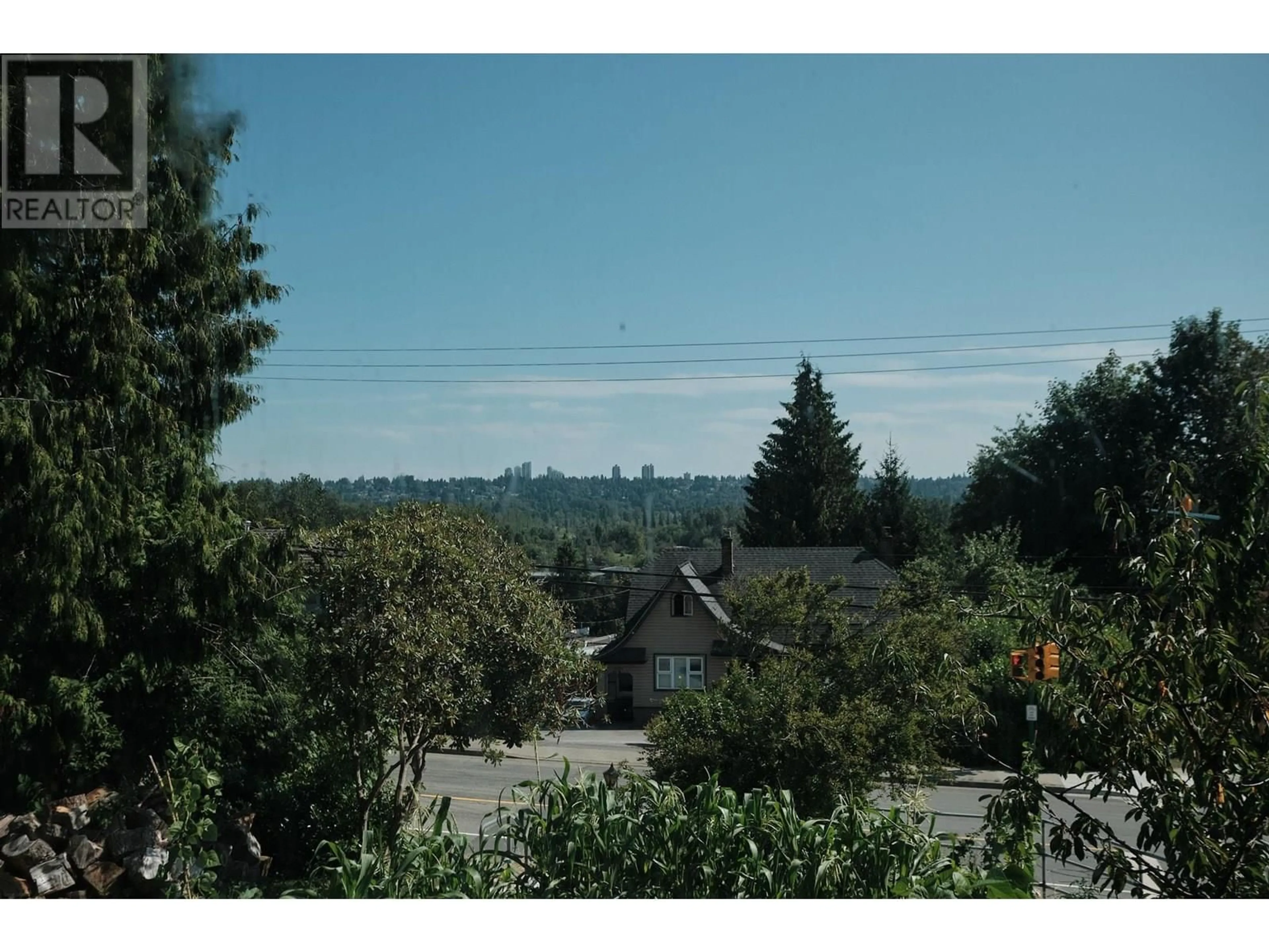 A pic from outside/outdoor area/front of a property/back of a property/a pic from drone, unknown for 6717 BROADWAY, Burnaby British Columbia V5B2Y7