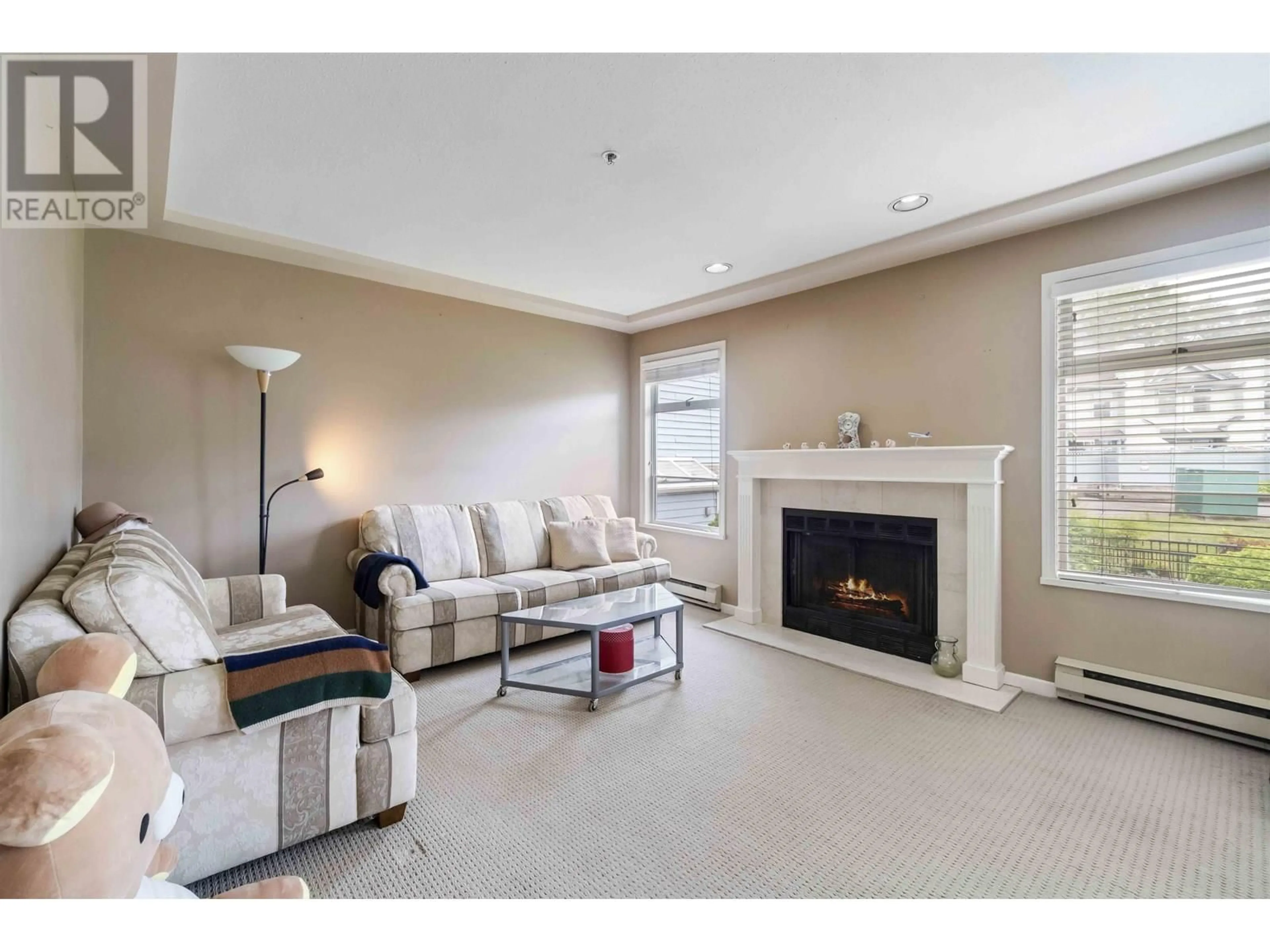 Living room with furniture, unknown for 8 - 7150 BARNET ROAD, Burnaby British Columbia V5A4S6
