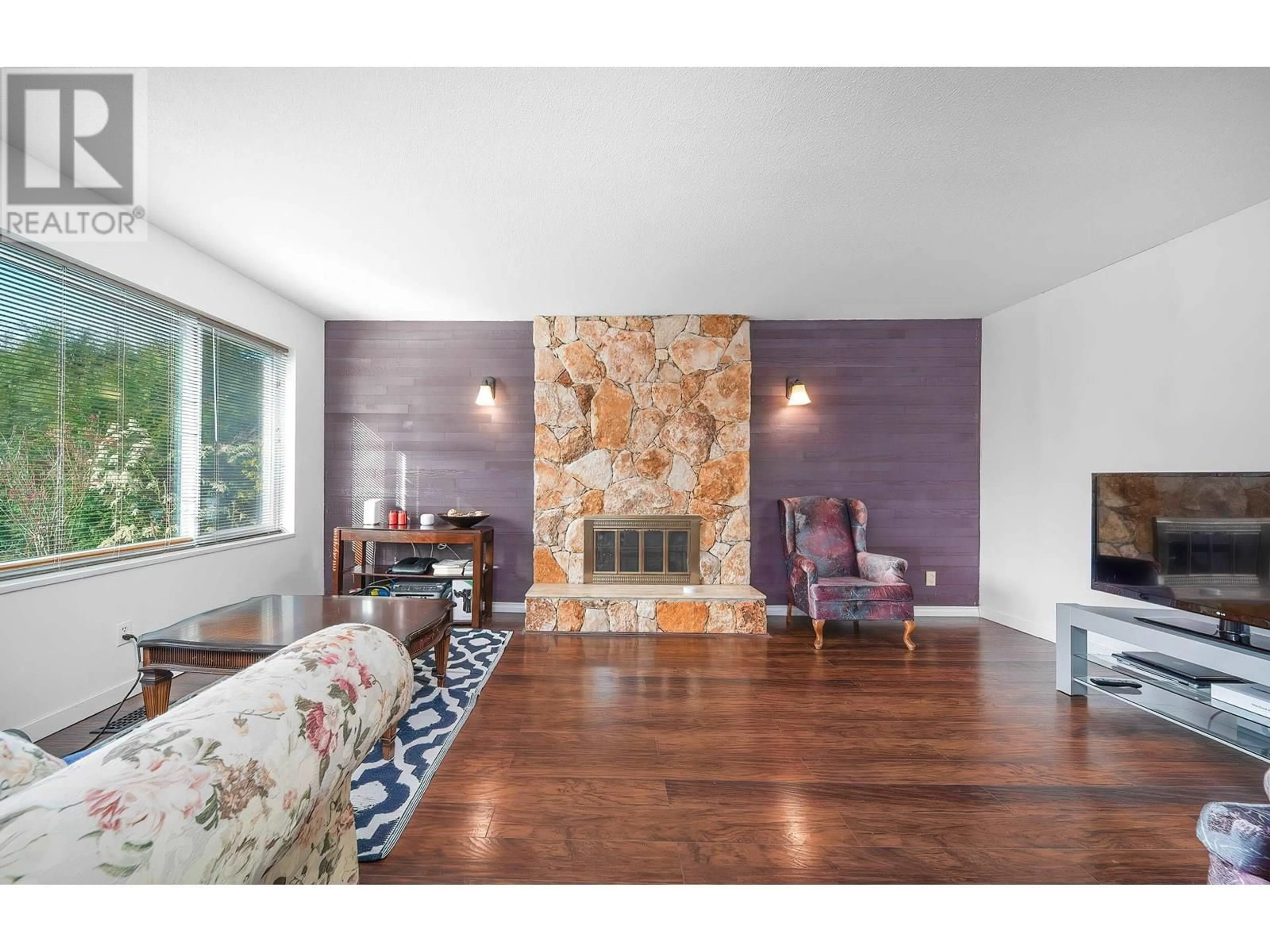 Living room with furniture, unknown for 6357 FRANCIS ROAD, Richmond British Columbia V7C1K4