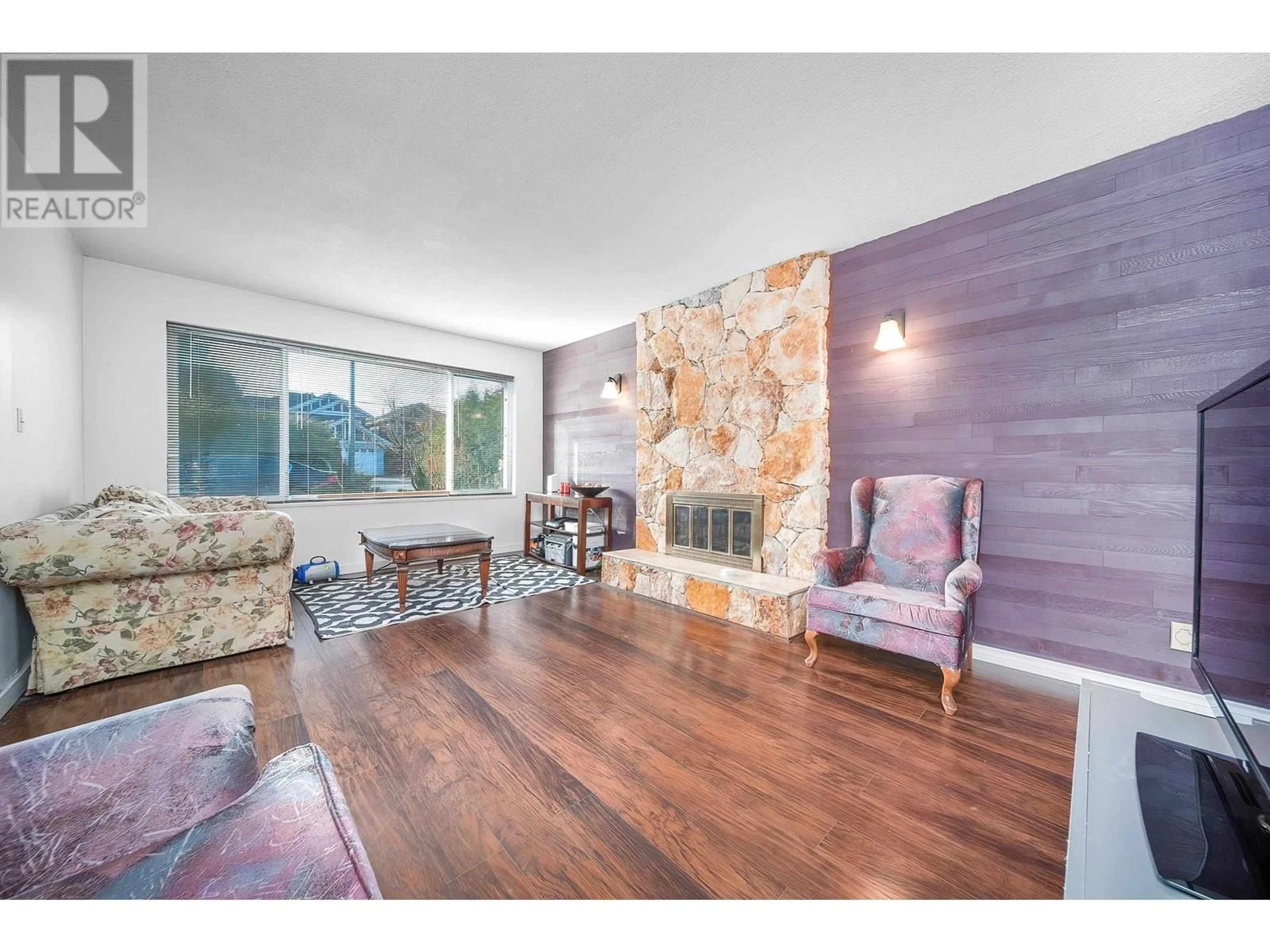 Living room with furniture, unknown for 6357 FRANCIS ROAD, Richmond British Columbia V7C1K4