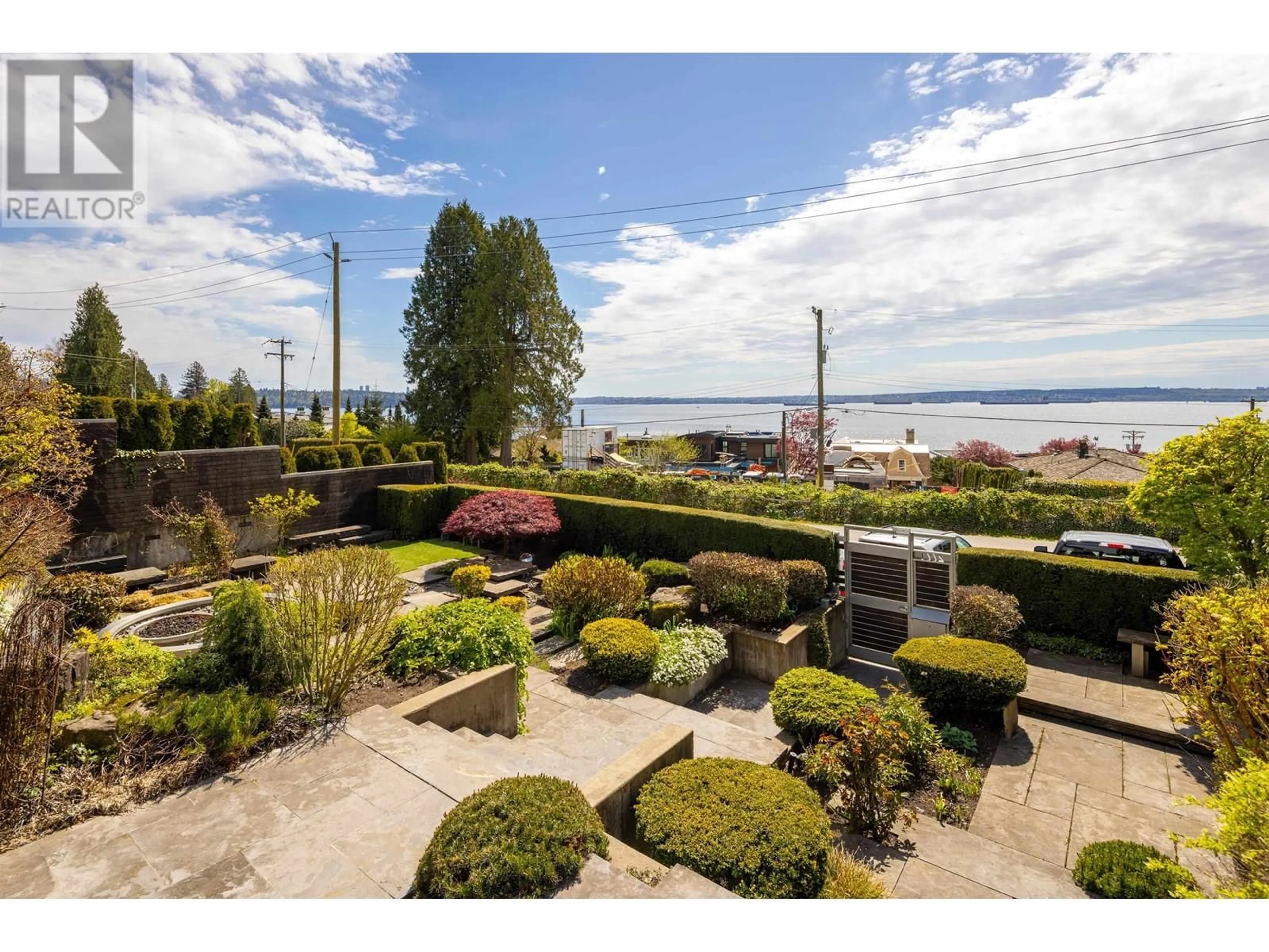 Patio, water/lake/river/ocean view for 2771 BELLEVUE AVENUE, West Vancouver British Columbia V7V4X2