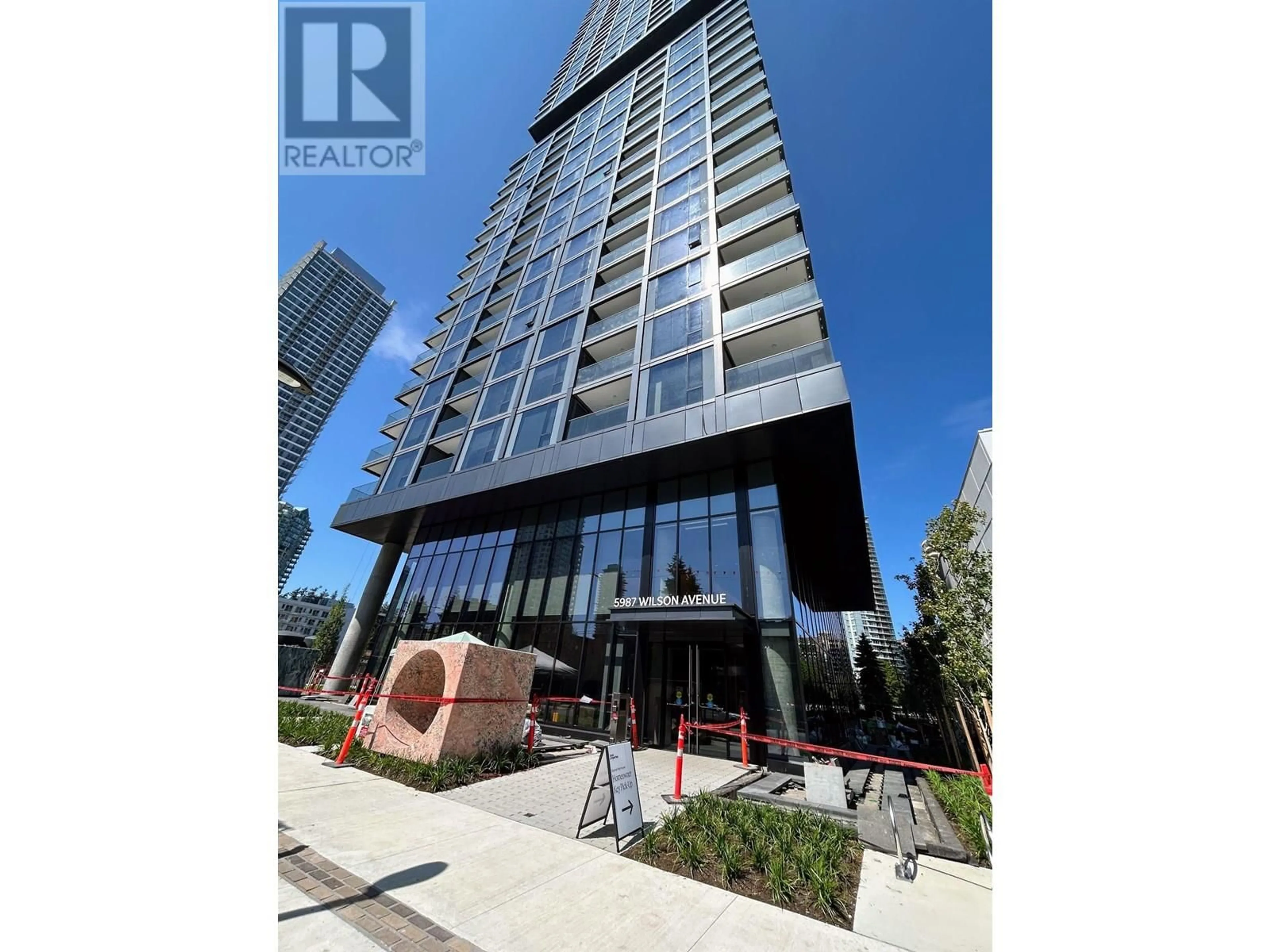 Indoor foyer for 209 - 5987 WILSON AVENUE, Burnaby British Columbia V5H0L7
