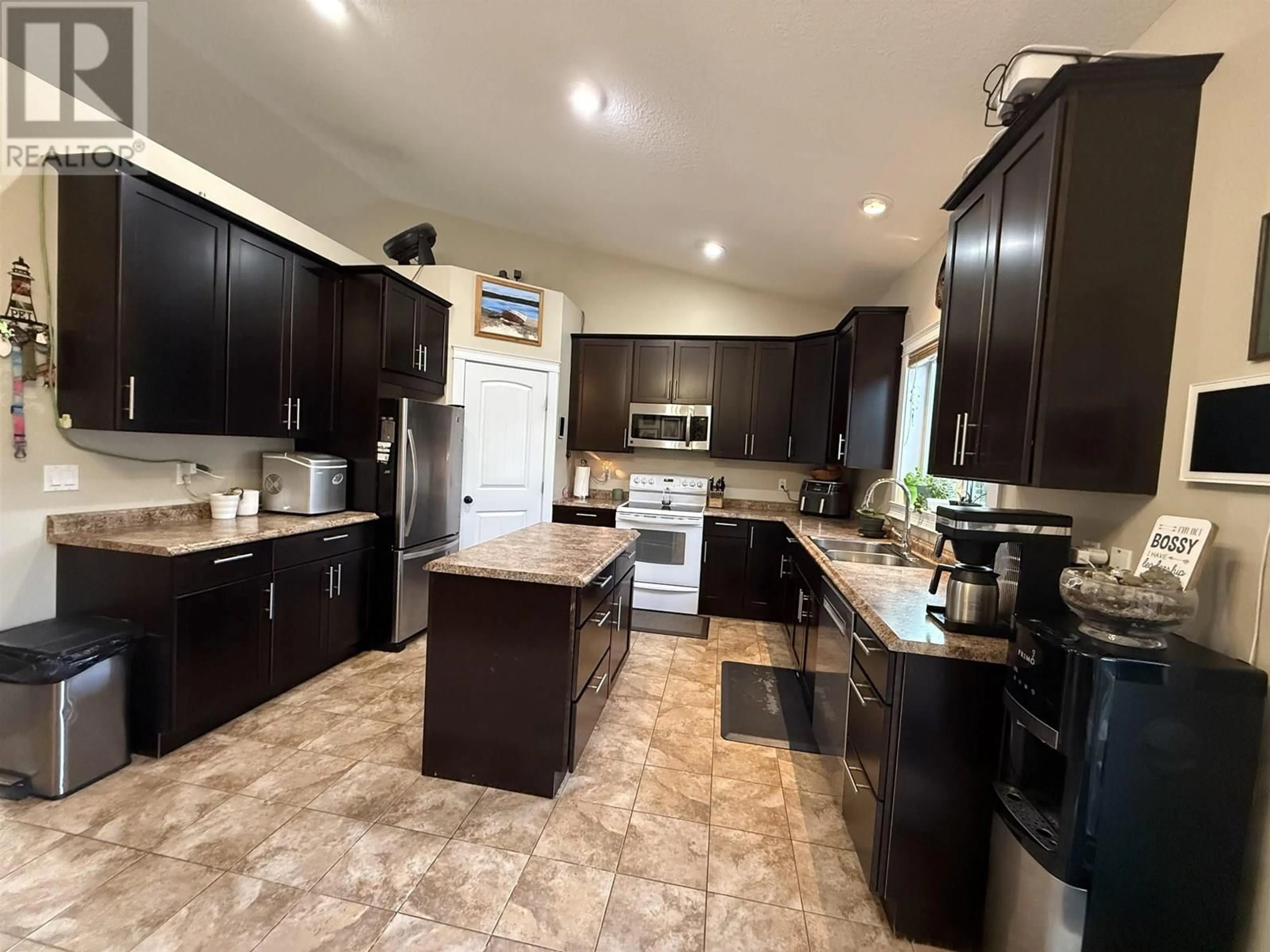 Open concept kitchen, ceramic/tile floor for 11115 108 STREET, Fort St. John British Columbia V1J6H1