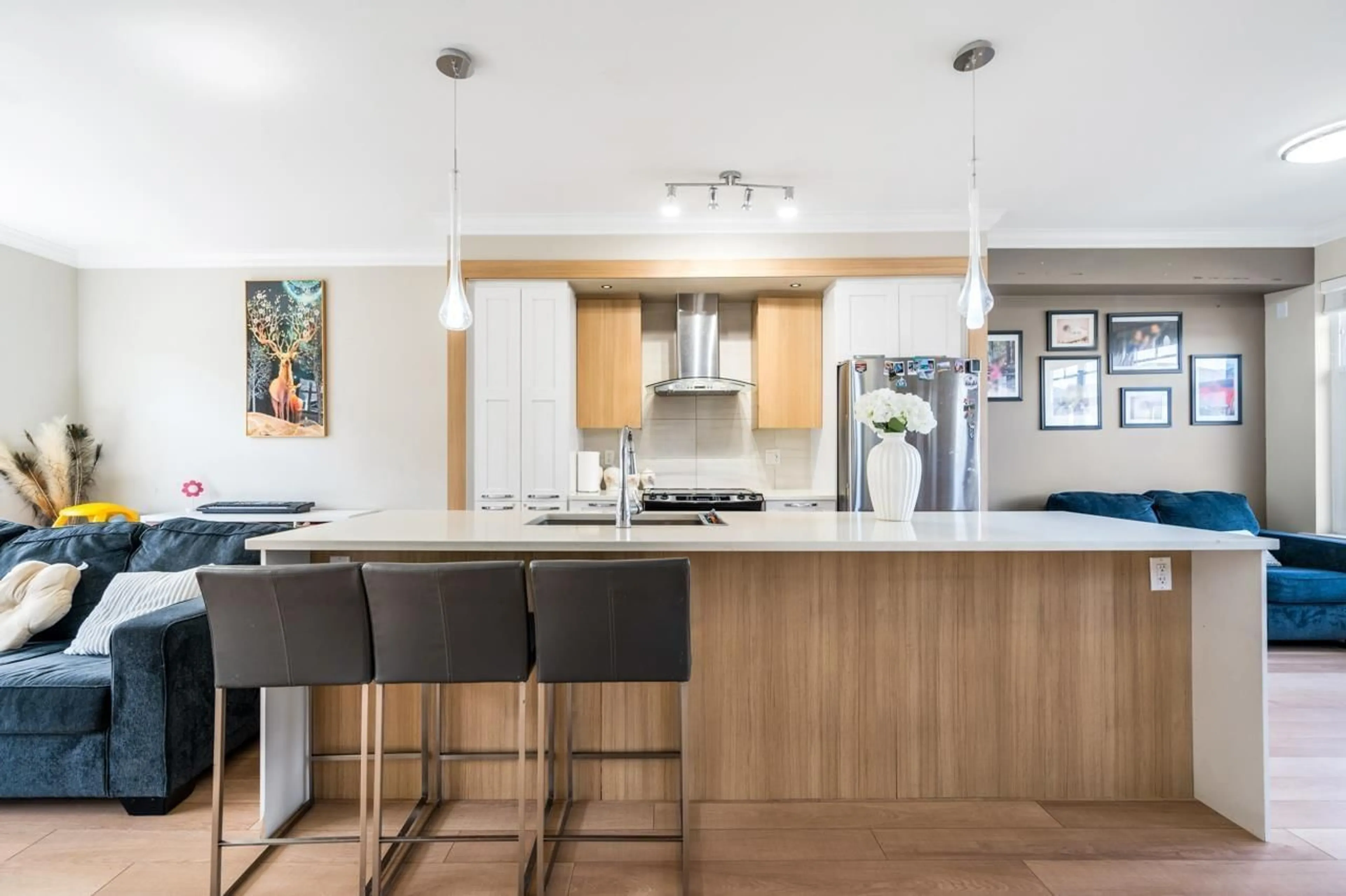 Contemporary kitchen, unknown for 68 - 6350 142, Surrey British Columbia V3X1B8
