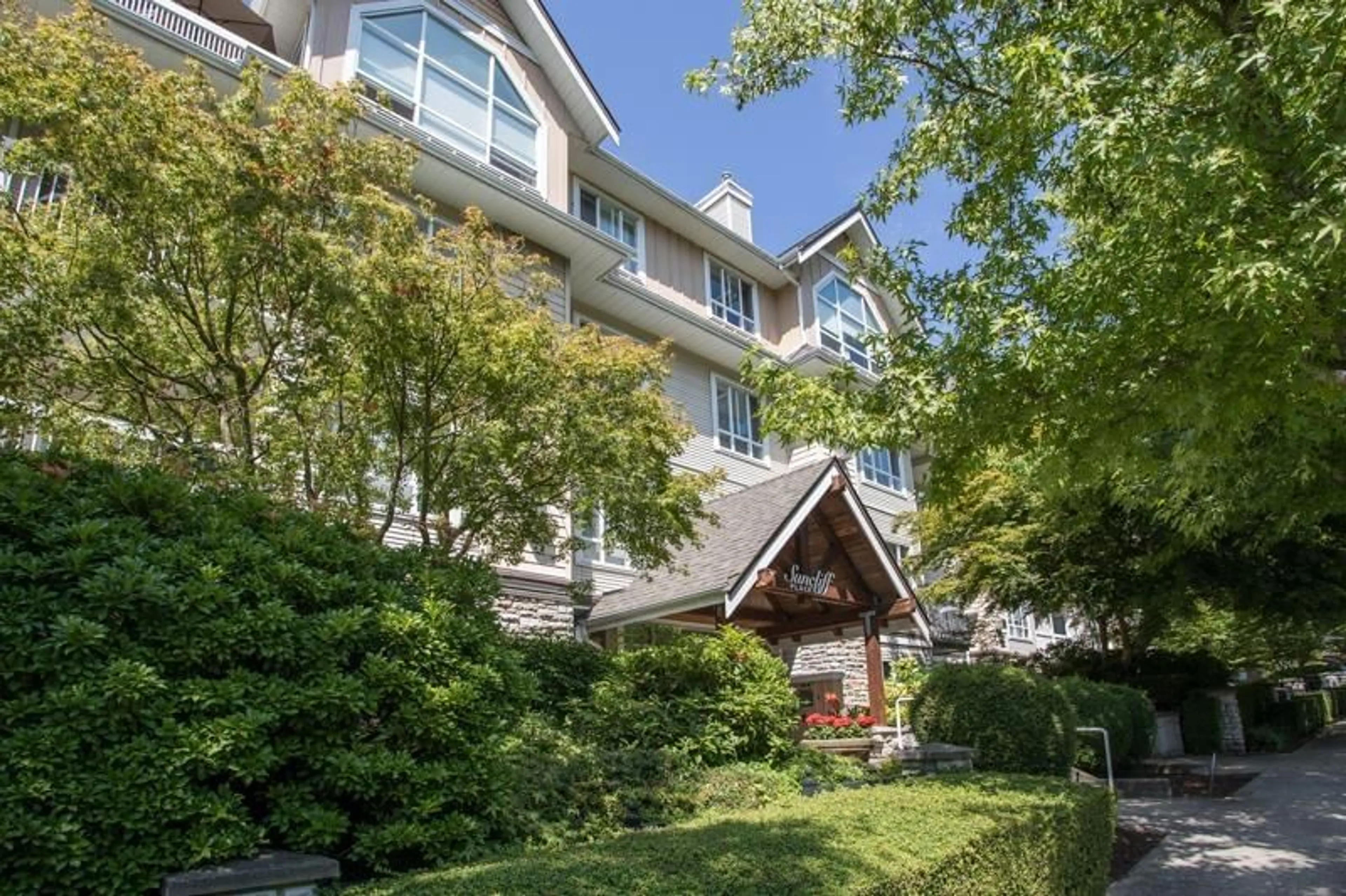Patio, unknown for 201 - 1685 152A, Surrey British Columbia V4A9Y1