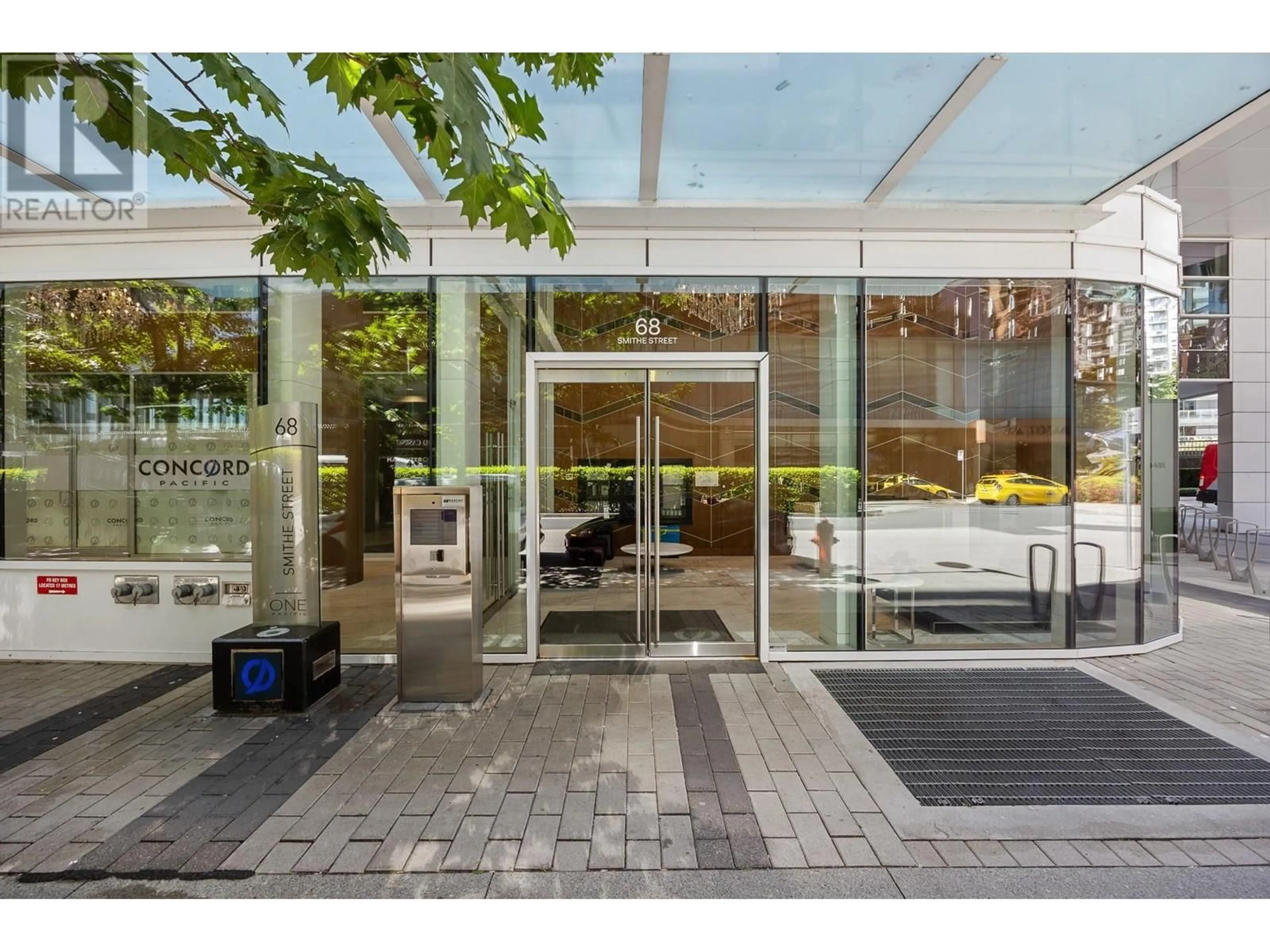 Indoor foyer for 1122 - 68 SMITHE STREET, Vancouver British Columbia V6B0P4