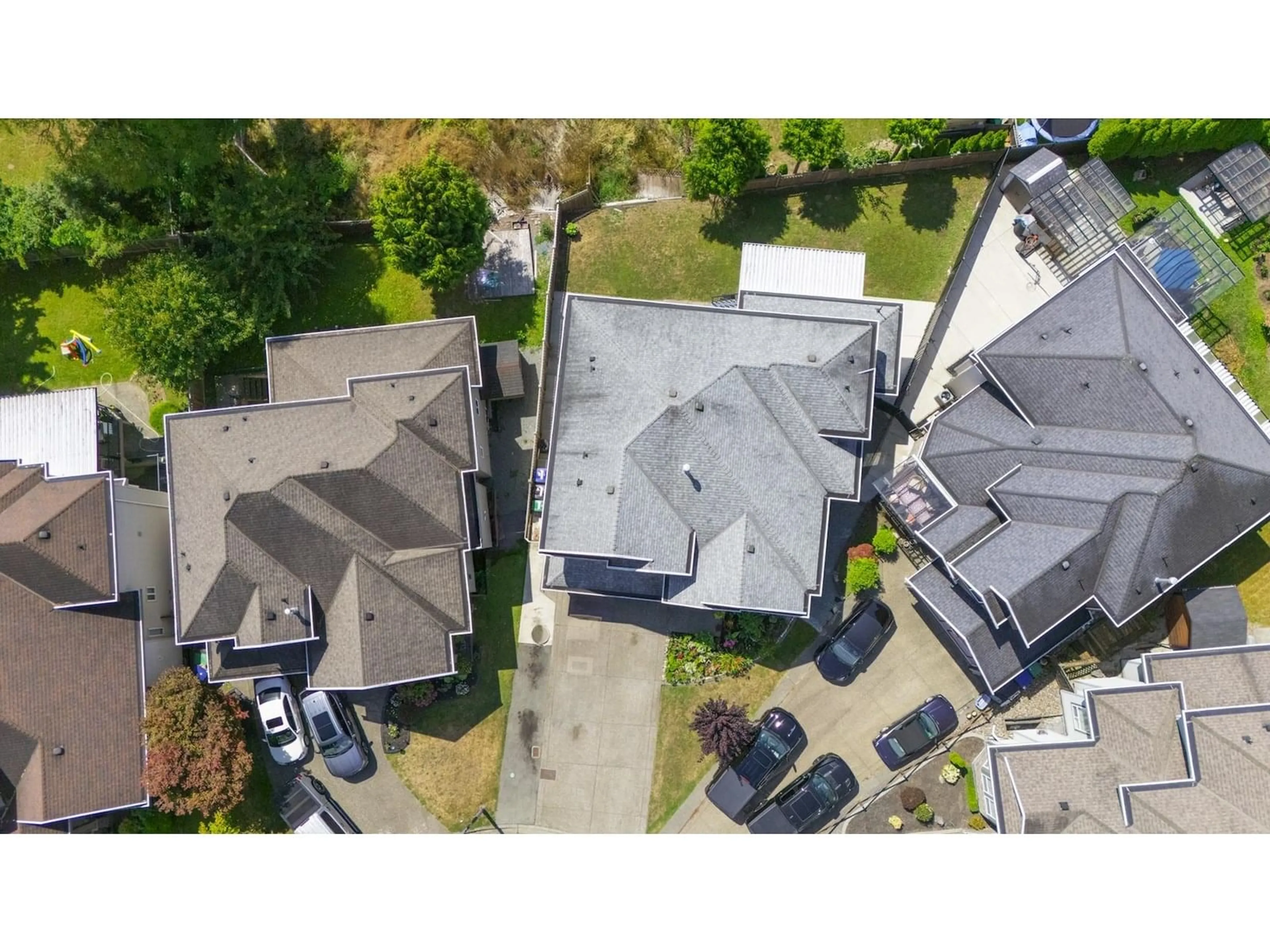 A pic from outside/outdoor area/front of a property/back of a property/a pic from drone, street for 14850 69, Surrey British Columbia V3S0Y8