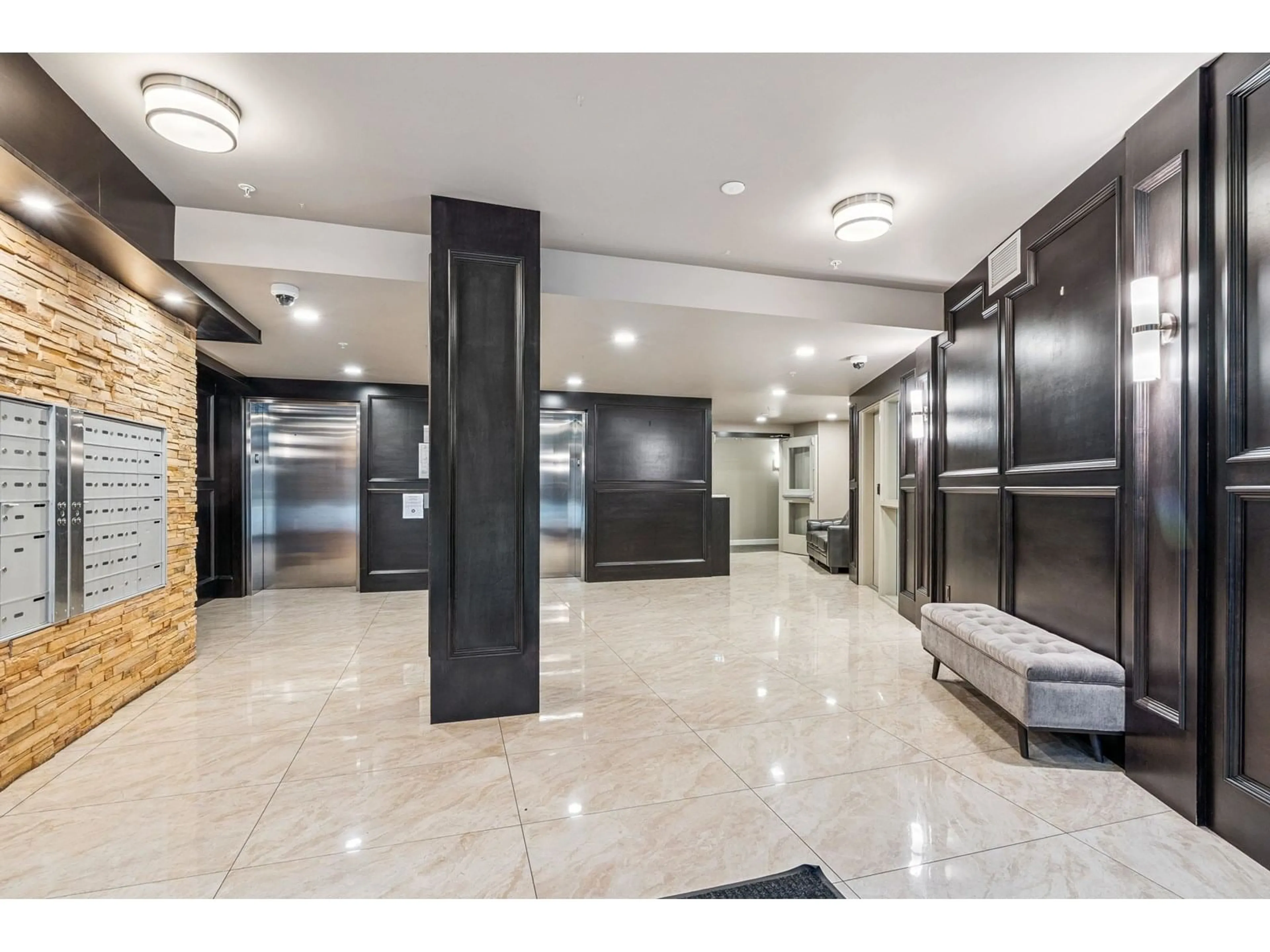 Indoor foyer for A511 - 20716 WILLOUGHBY TOWN CENTRE, Langley British Columbia V2Y3J7