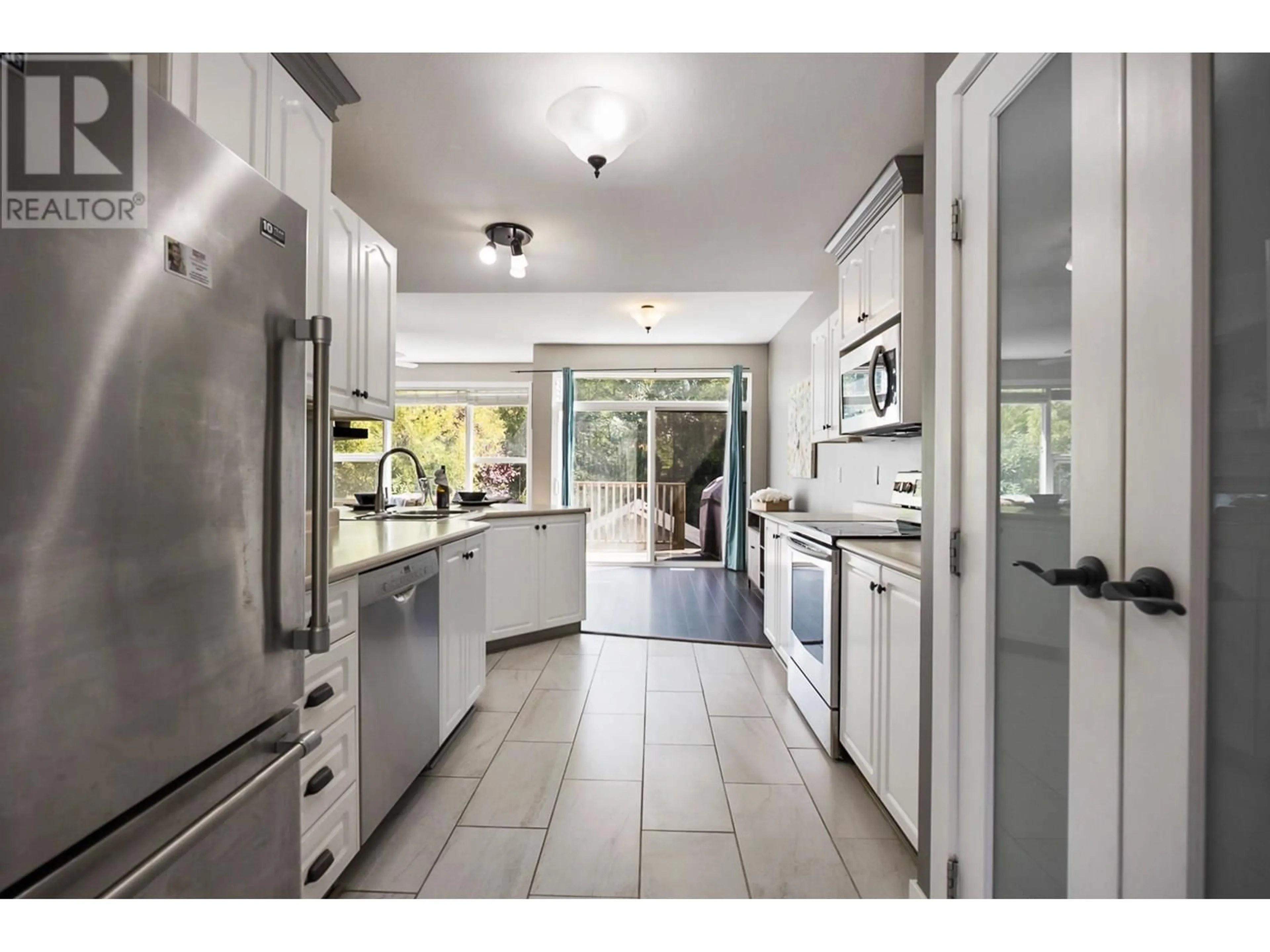 Open concept kitchen, ceramic/tile floor for 24372 101A AVENUE, Maple Ridge British Columbia V2W1W6
