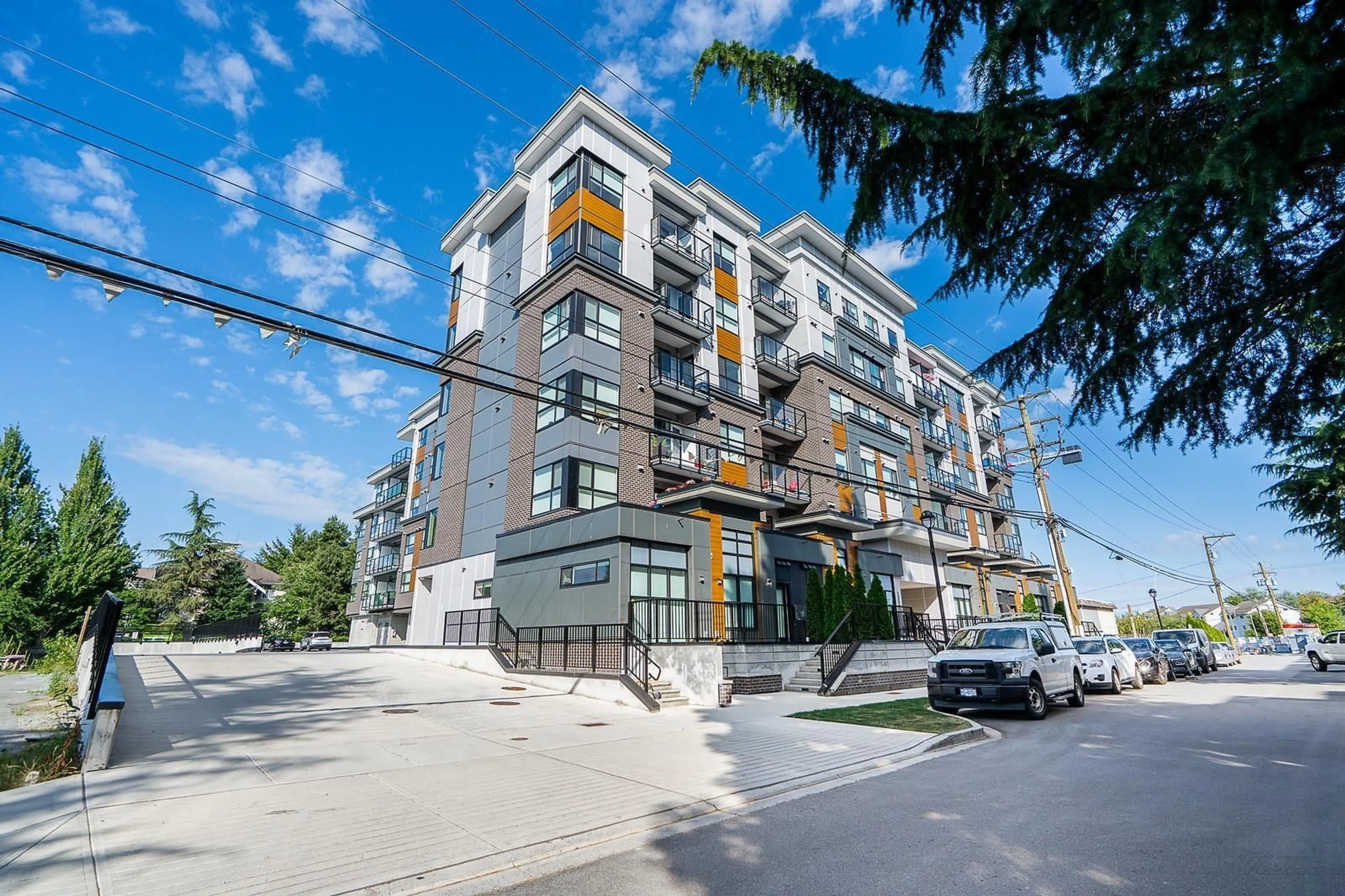 Patio, building for 406 - 20695 EASTLEIGH, Langley British Columbia V3A0P7