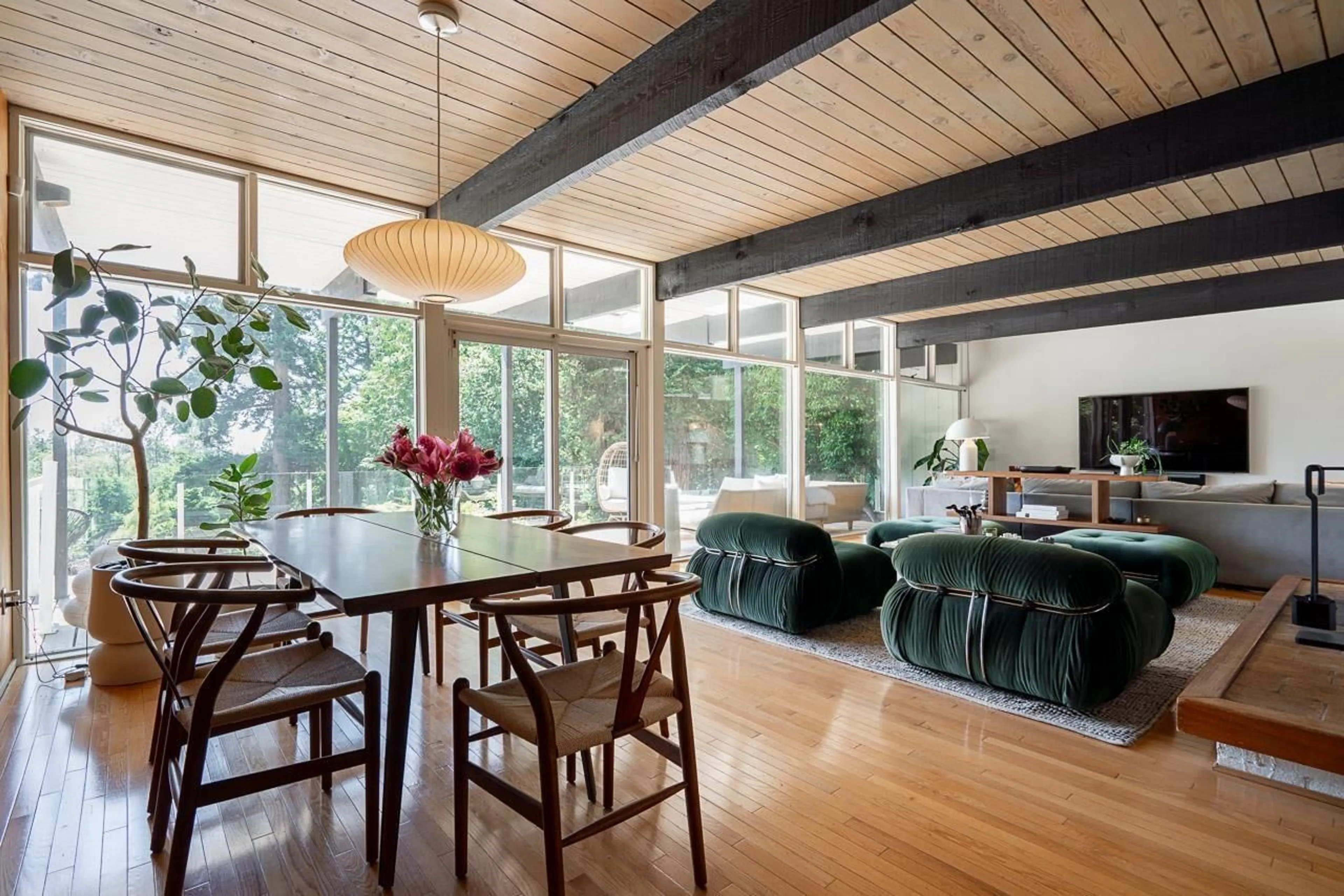 Dining room, wood/laminate floor for 13259 COULTHARD, Surrey British Columbia V3X3E5