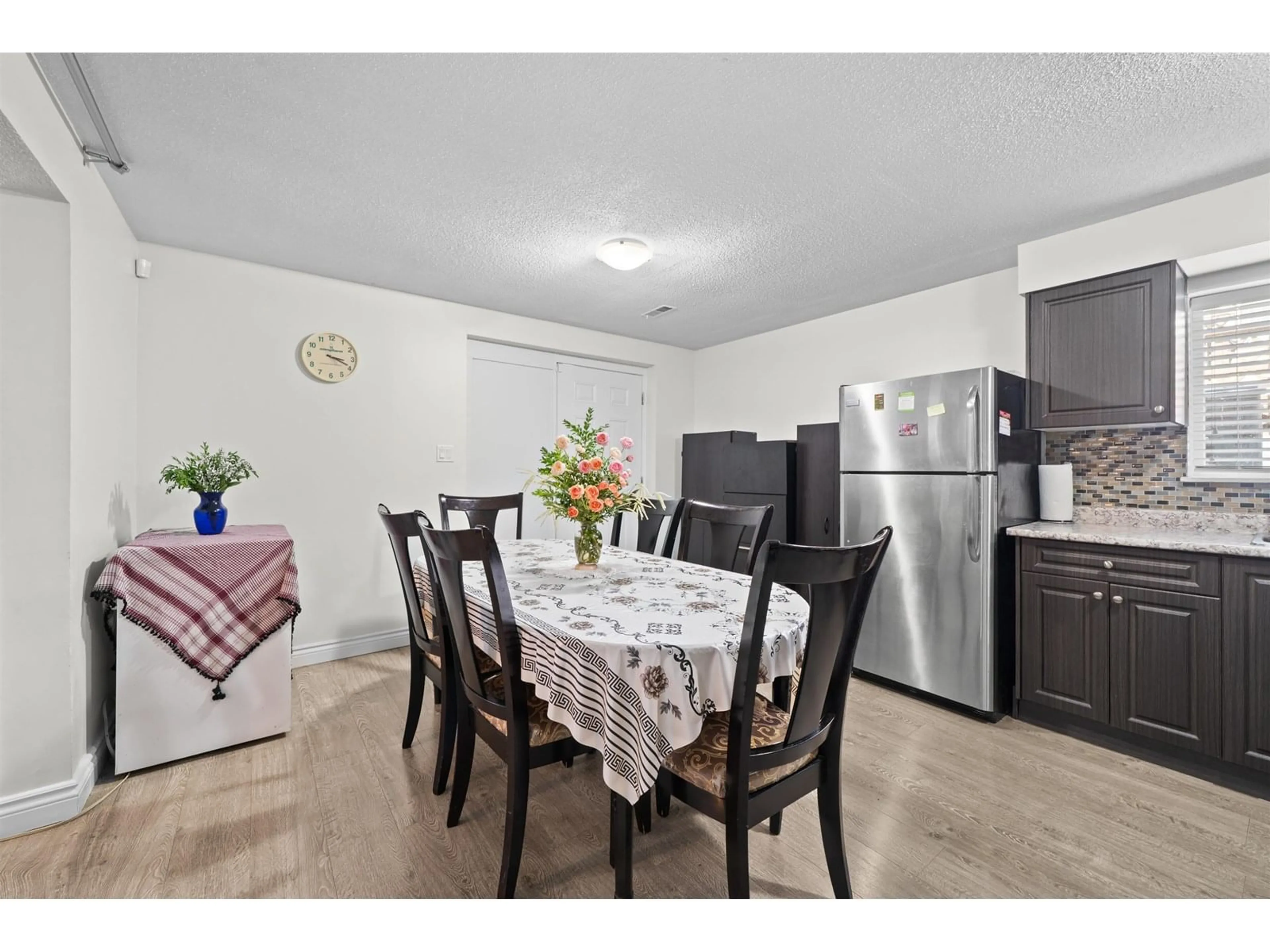 Standard kitchen, wood/laminate floor for 13687 112, Surrey British Columbia V3R2G4