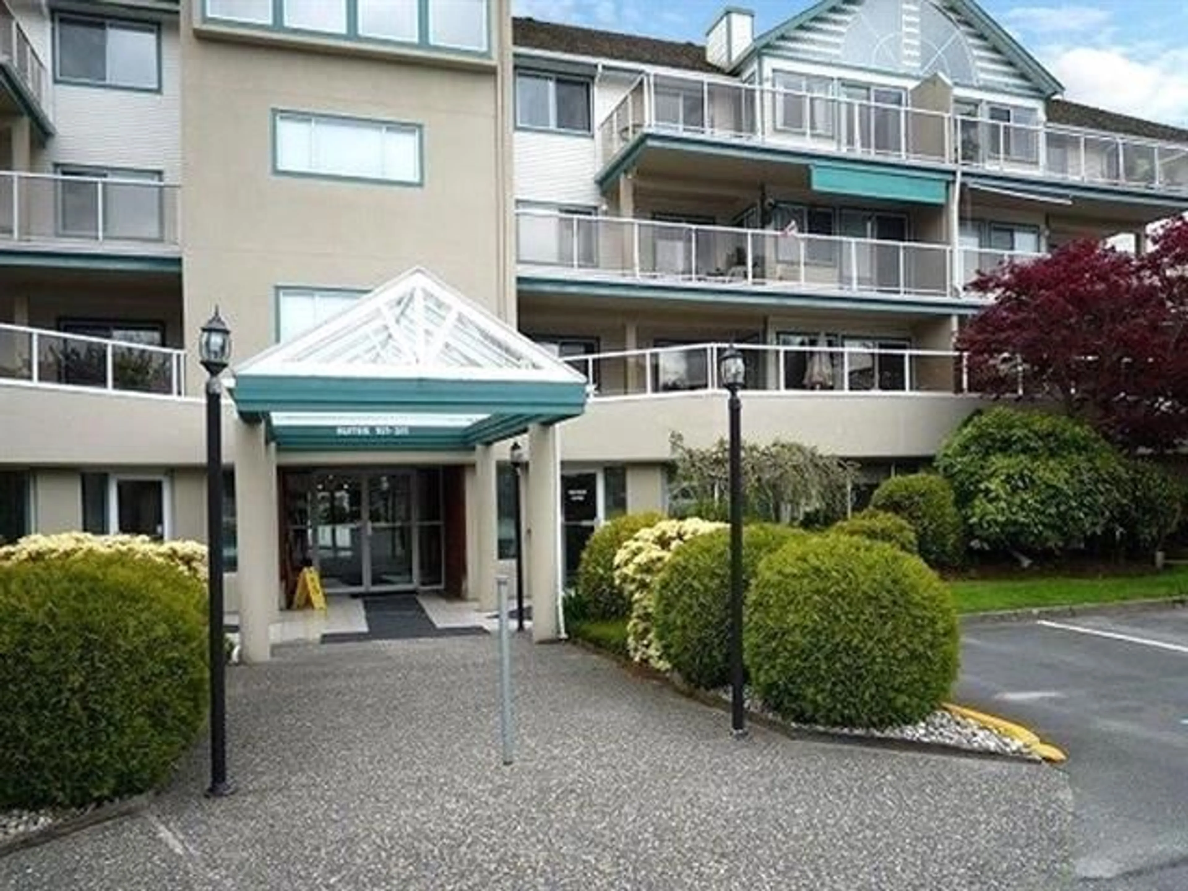 Indoor foyer for 301 - 7500 COLUMBIA, Mission British Columbia V2V4C1