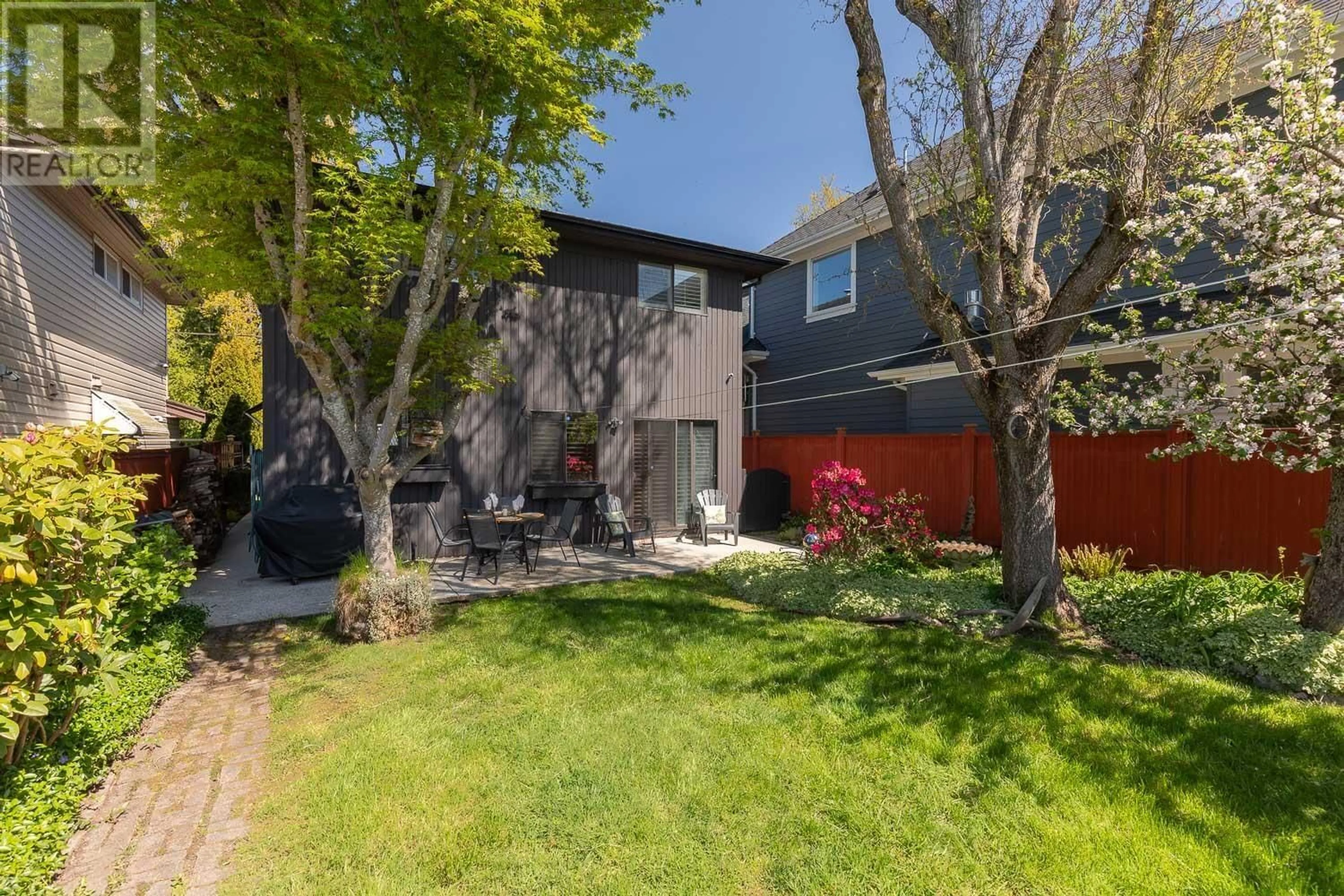 A pic from outside/outdoor area/front of a property/back of a property/a pic from drone, street for 3640 RICHMOND STREET, Richmond British Columbia V7E2W4