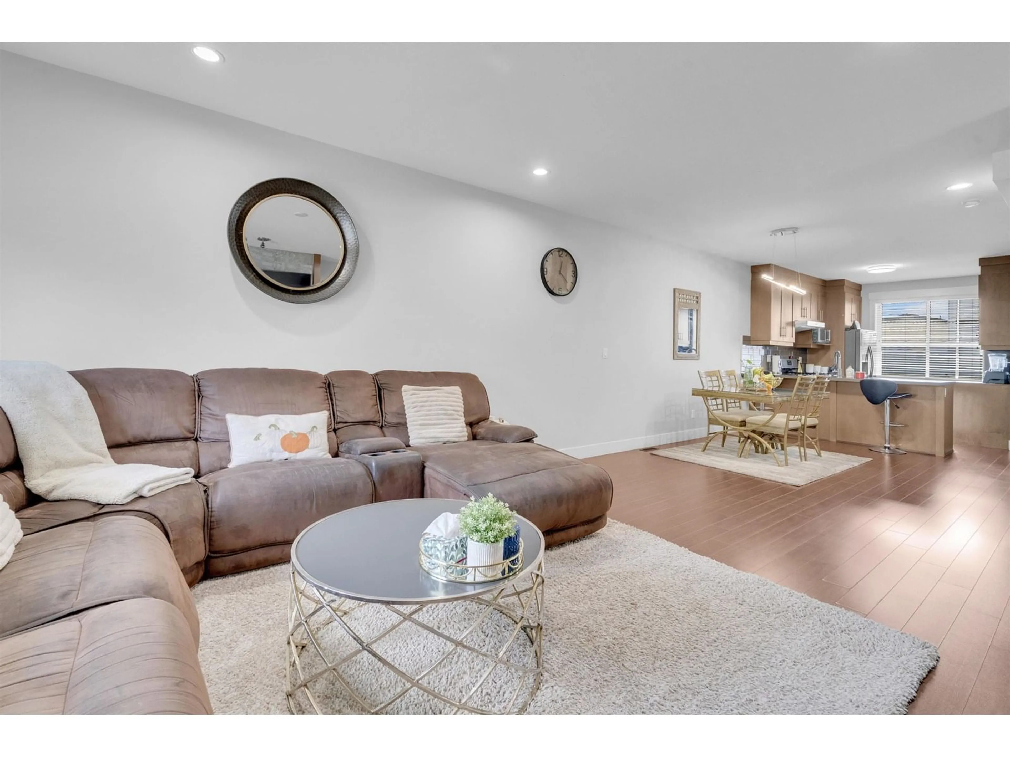 Living room with furniture, unknown for 13 - 6162 138, Surrey British Columbia V3X0H9