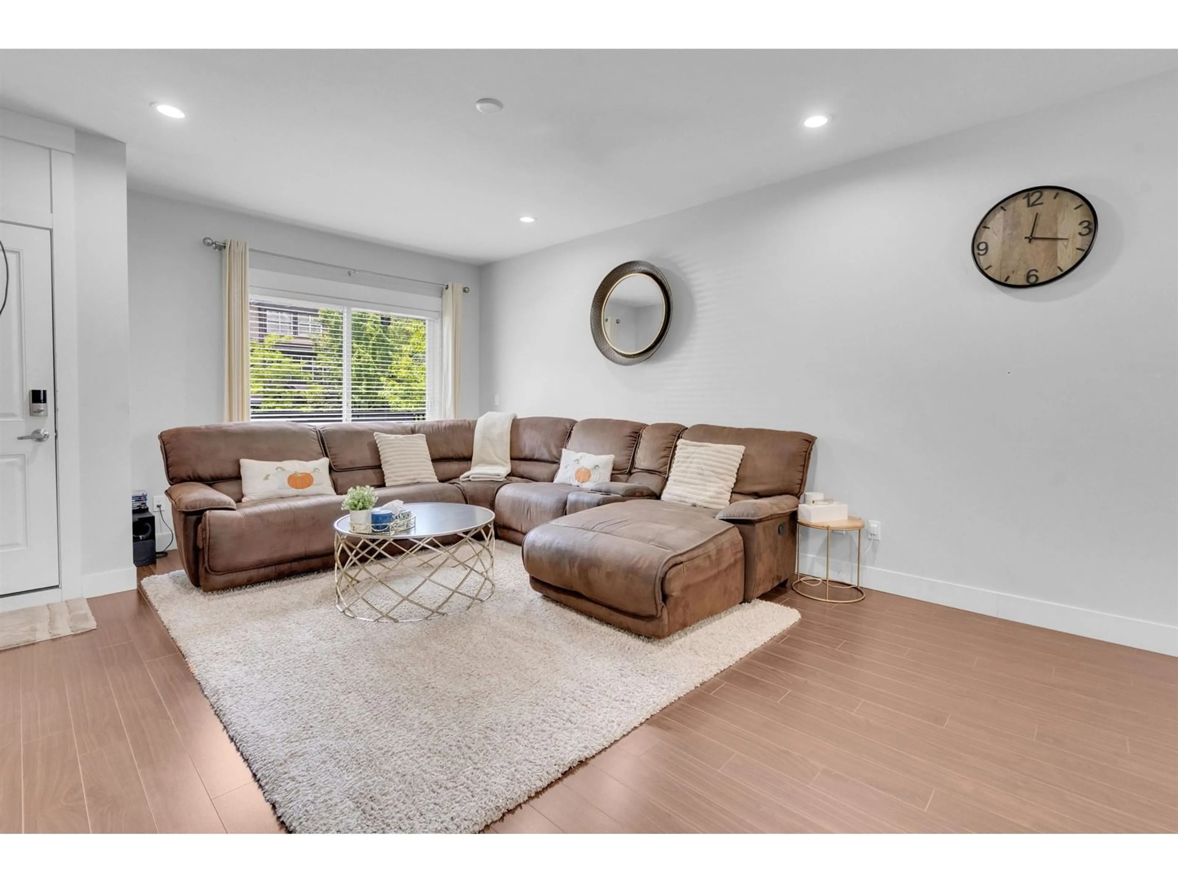 Living room with furniture, unknown for 13 - 6162 138, Surrey British Columbia V3X0H9
