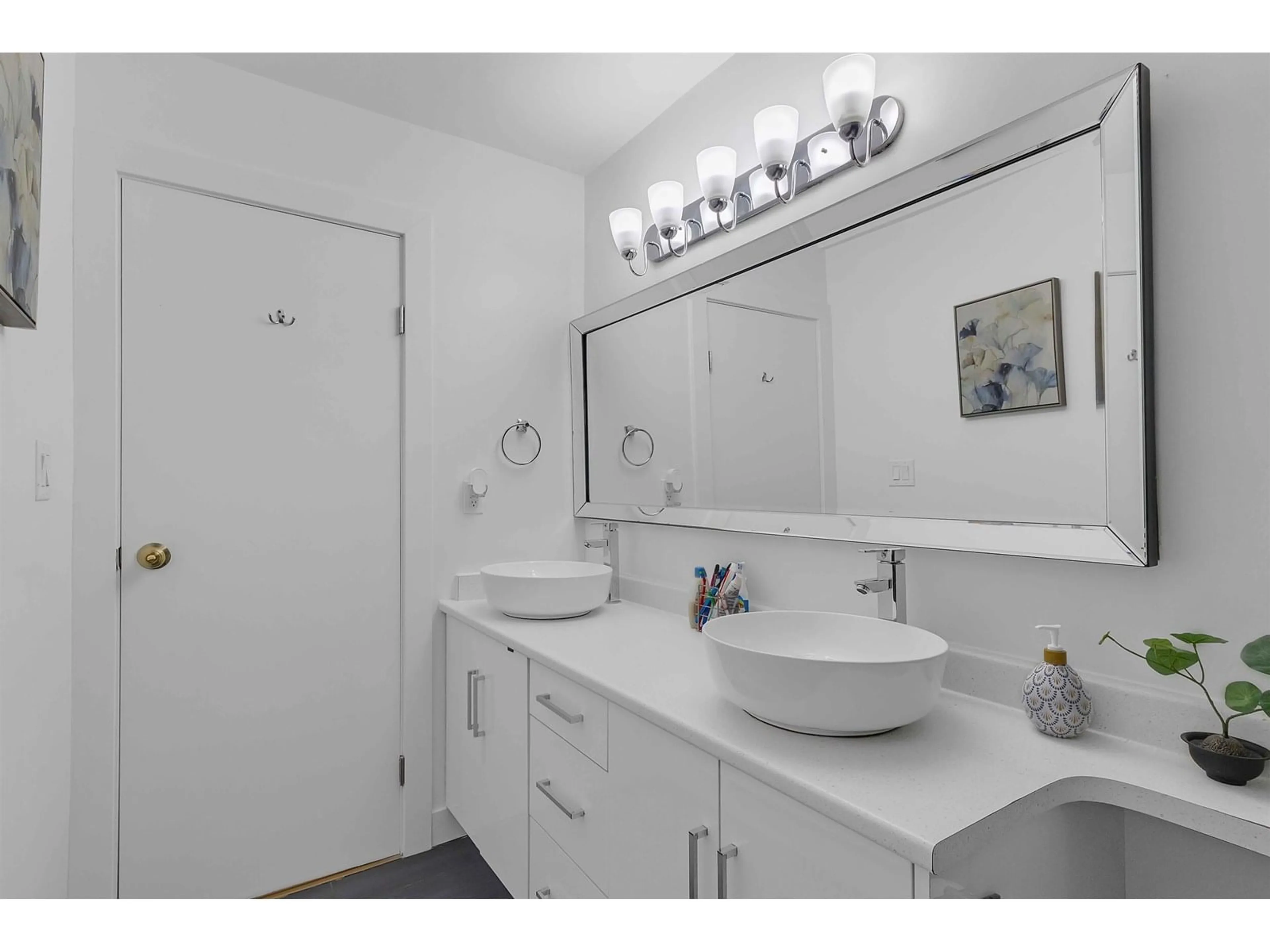 Standard bathroom, unknown for 138 - 7321 140, Surrey British Columbia V3W5J6