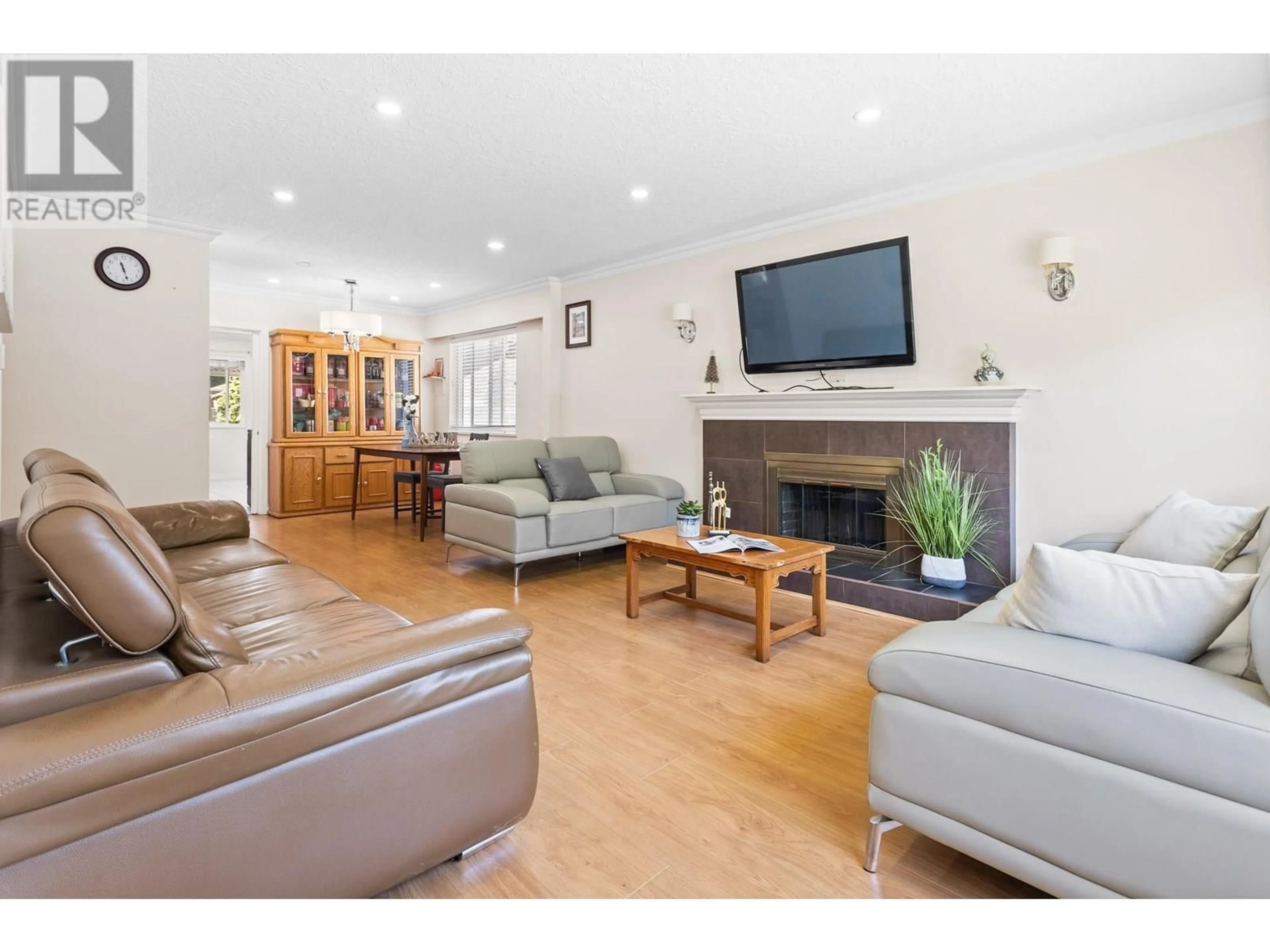 Living room with furniture, wood/laminate floor for 3410 EUCLID AVENUE, Vancouver British Columbia V5R5G4