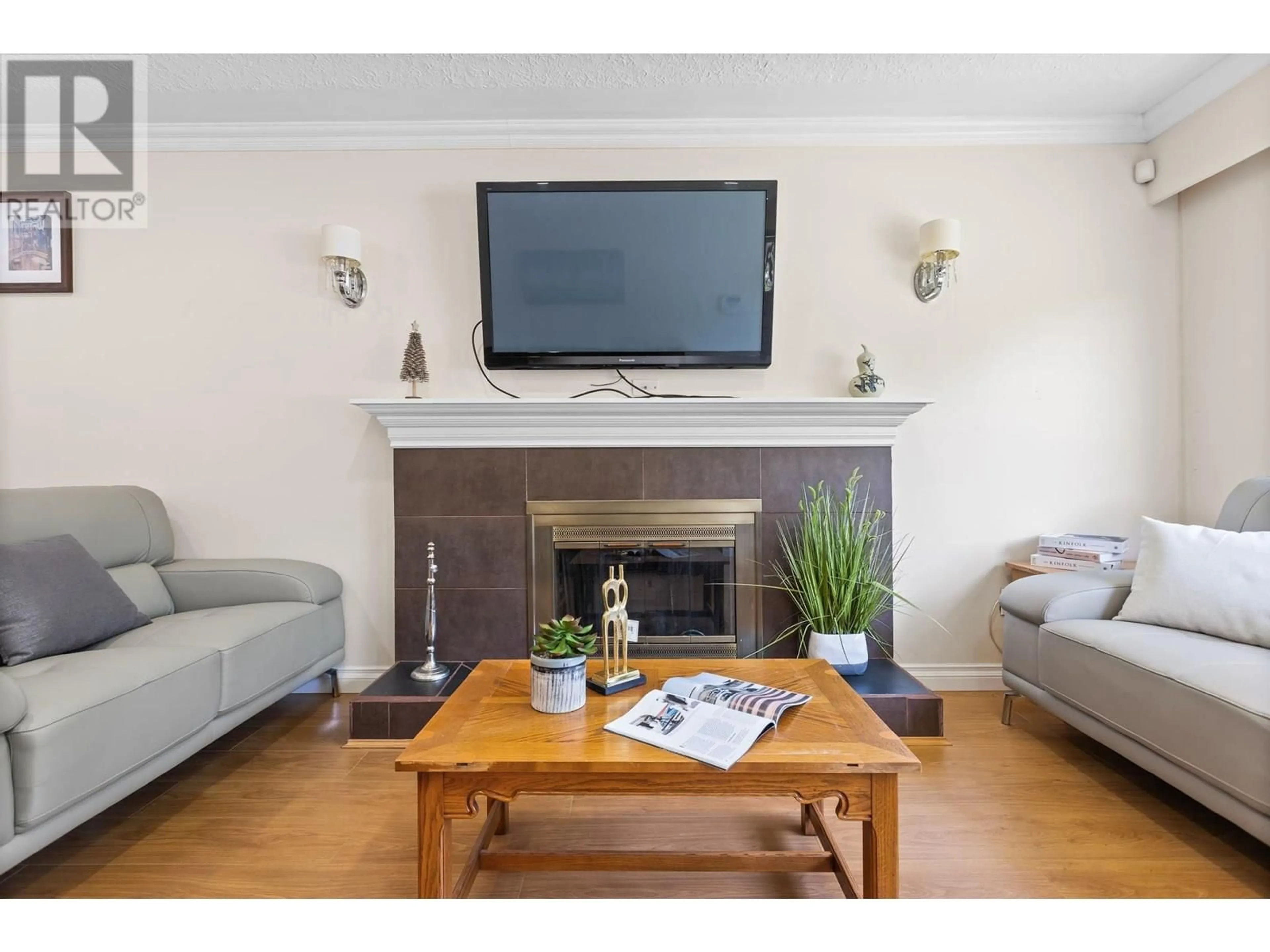 Living room with furniture, wood/laminate floor for 3410 EUCLID AVENUE, Vancouver British Columbia V5R5G4