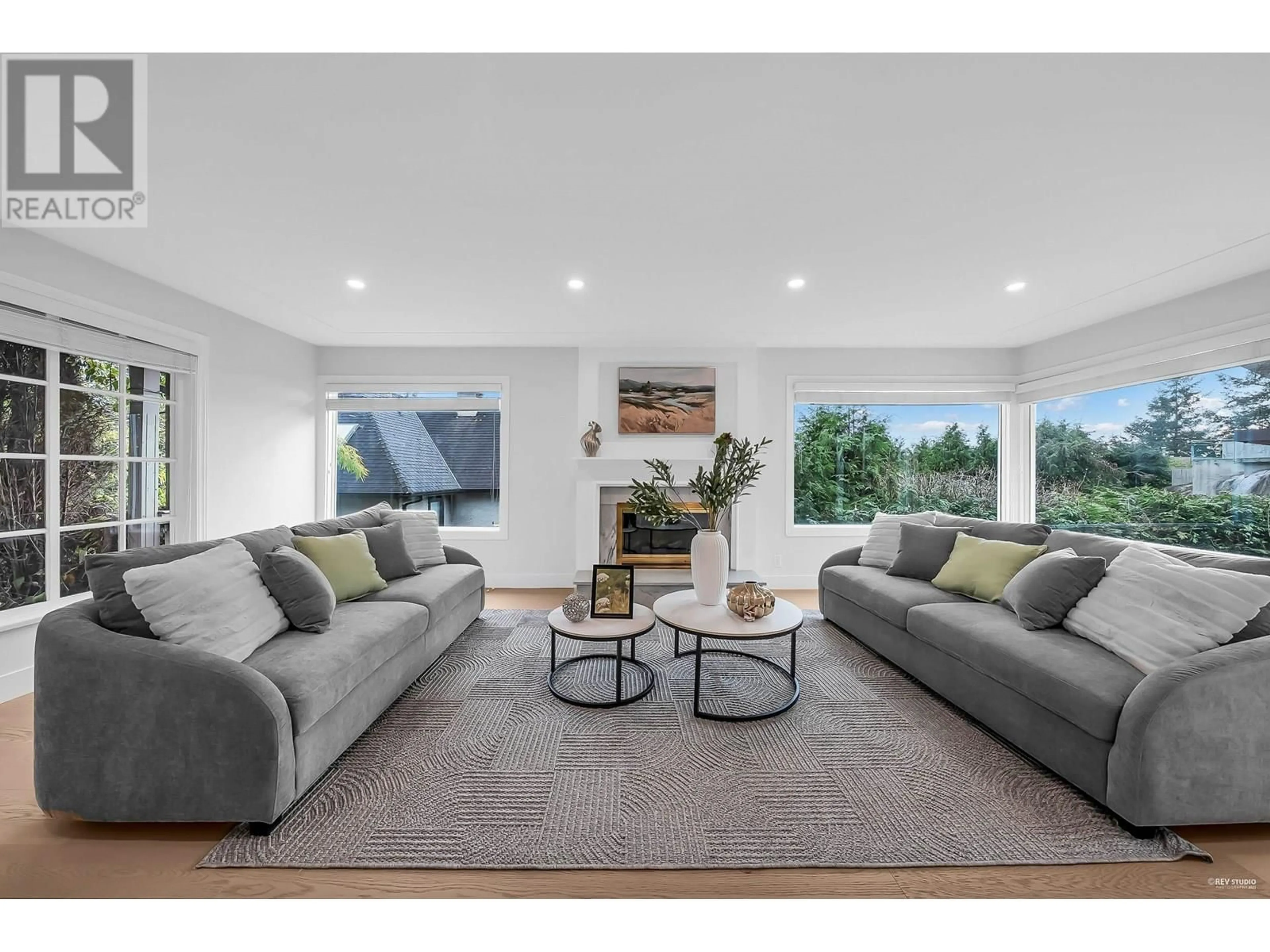 Living room with furniture, unknown for 4030 RIPPLE ROAD, West Vancouver British Columbia V7V3K9