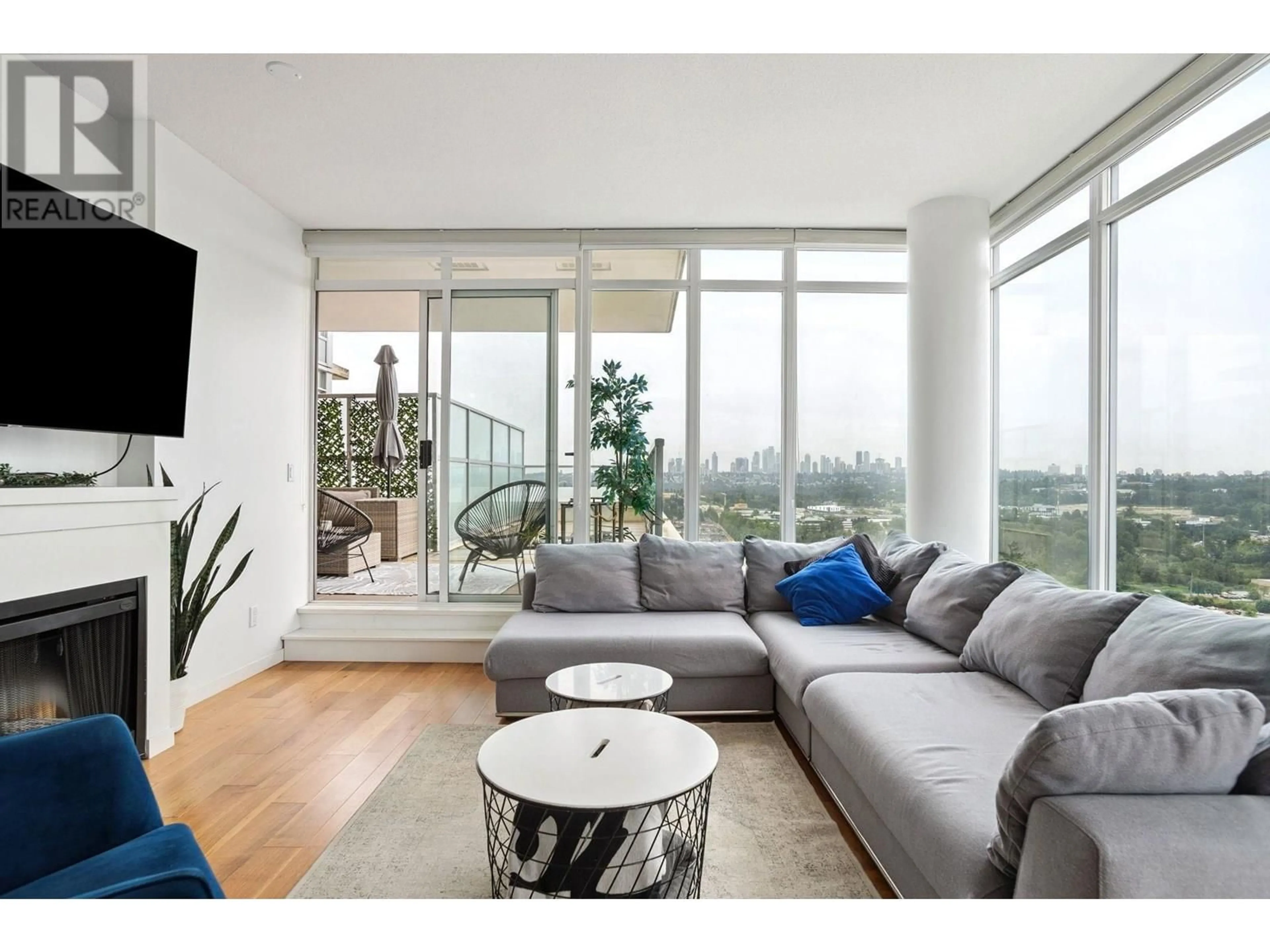 Living room with furniture, unknown for 3101 - 2133 DOUGLAS ROAD, Burnaby British Columbia V5C0E9