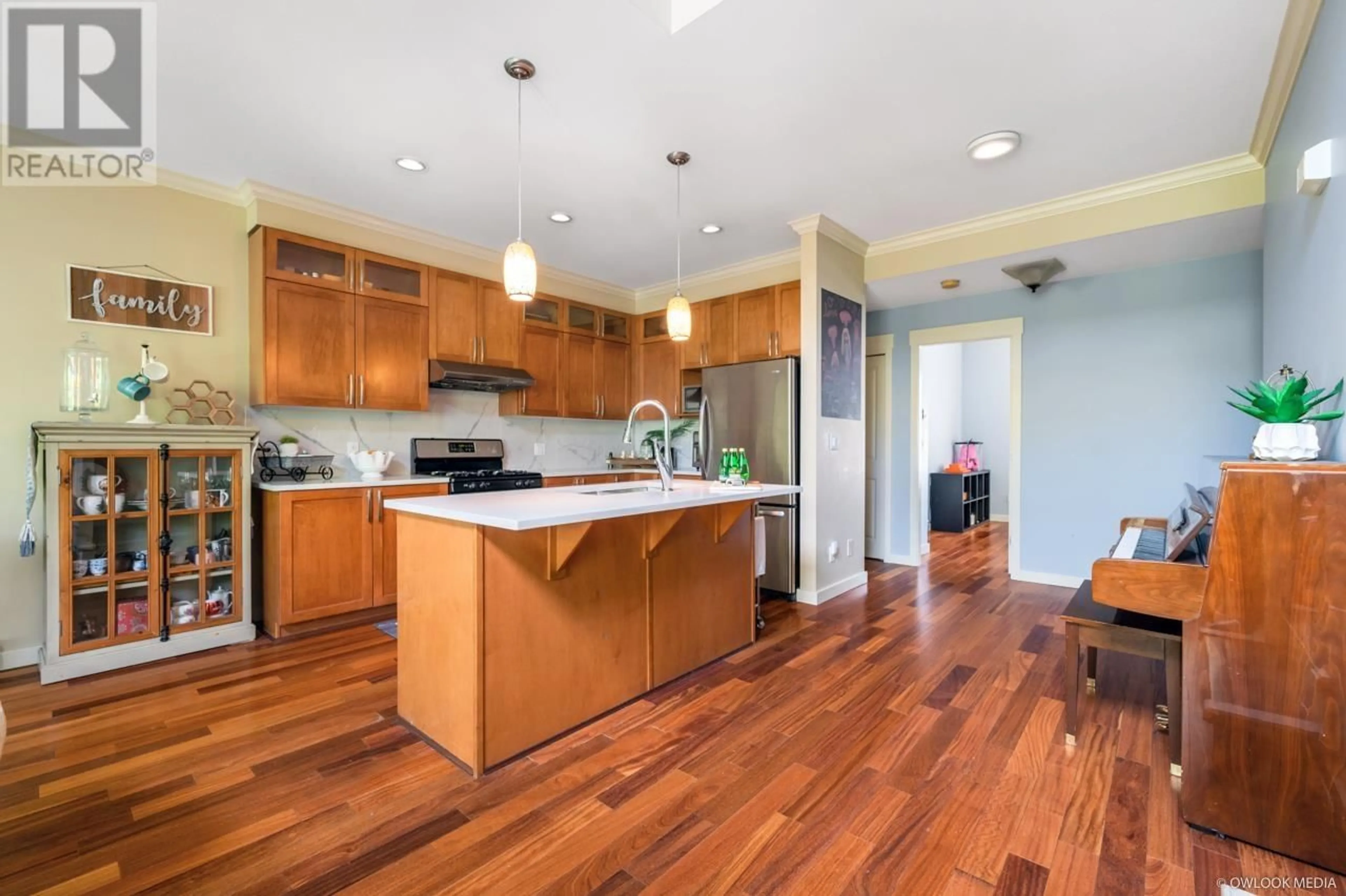 Open concept kitchen, wood/laminate floor for 41 - 7171 STEVESTON HIGHWAY, Richmond British Columbia V7A5K4