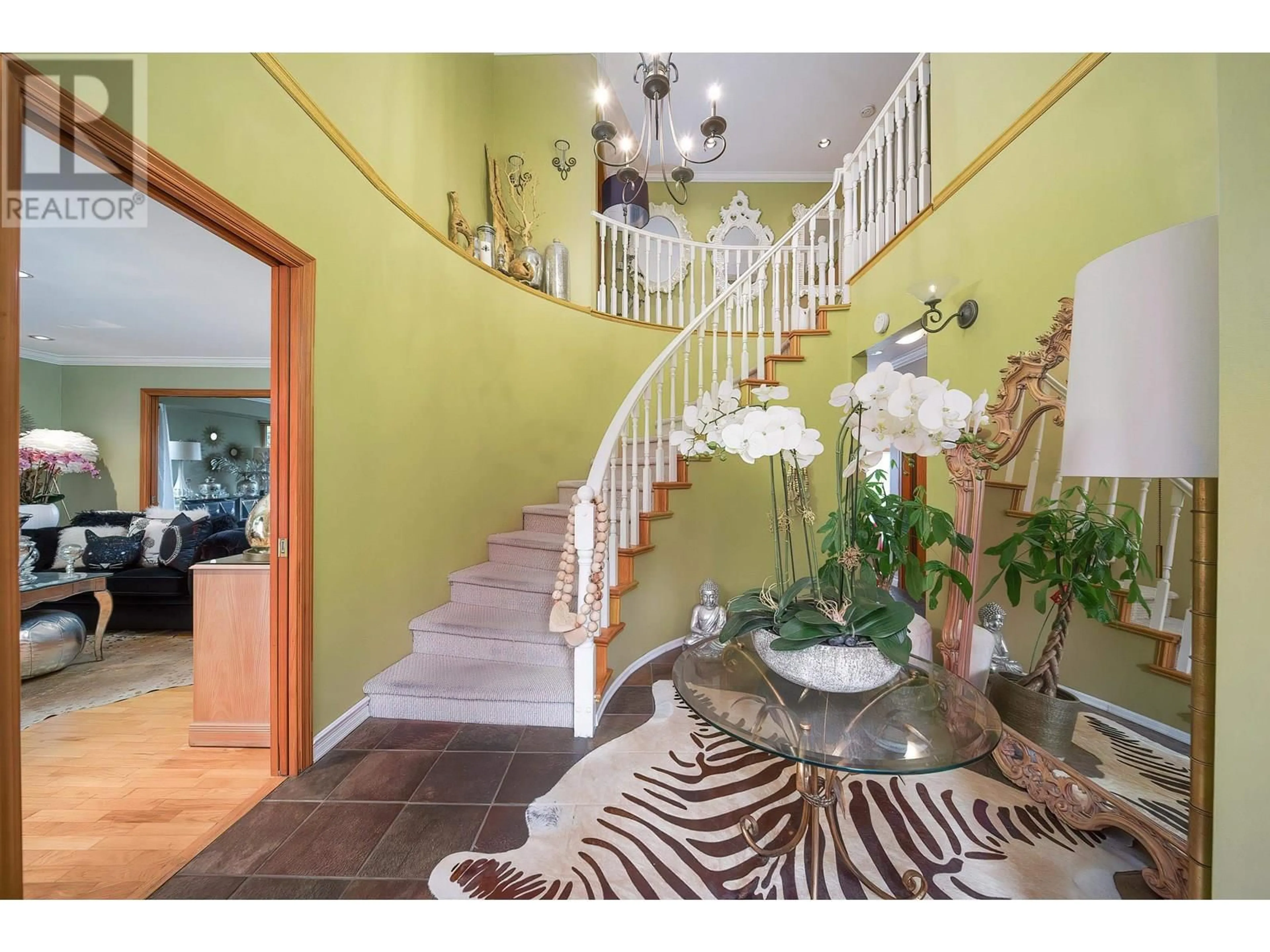 Indoor entryway for 5343 MONTE BRE CRESCENT, West Vancouver British Columbia V7W3A7