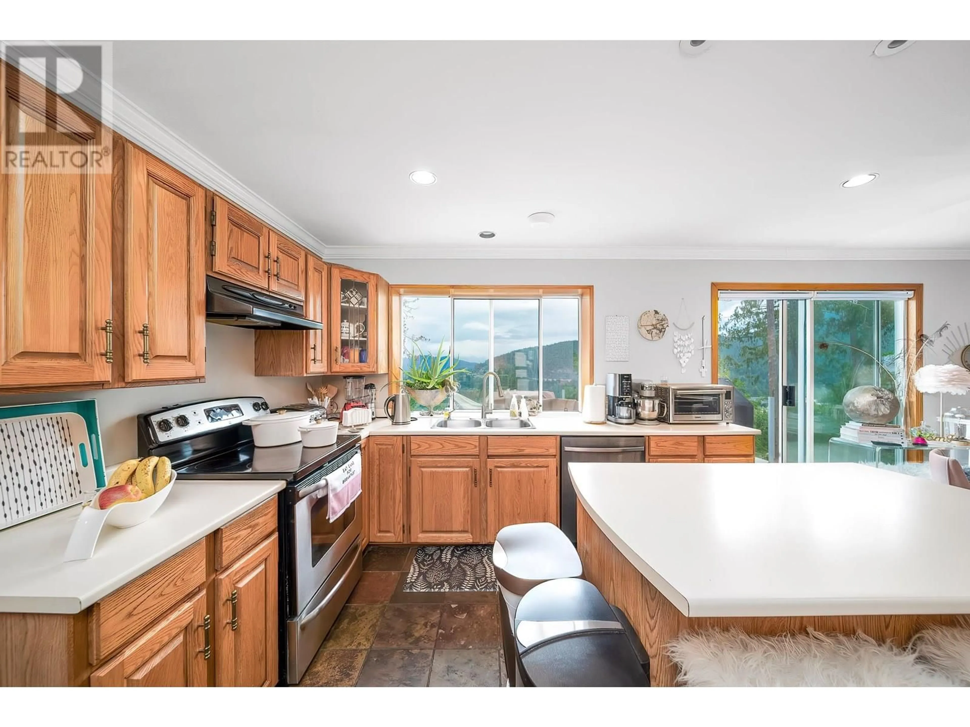Open concept kitchen, ceramic/tile floor for 5343 MONTE BRE CRESCENT, West Vancouver British Columbia V7W3A7