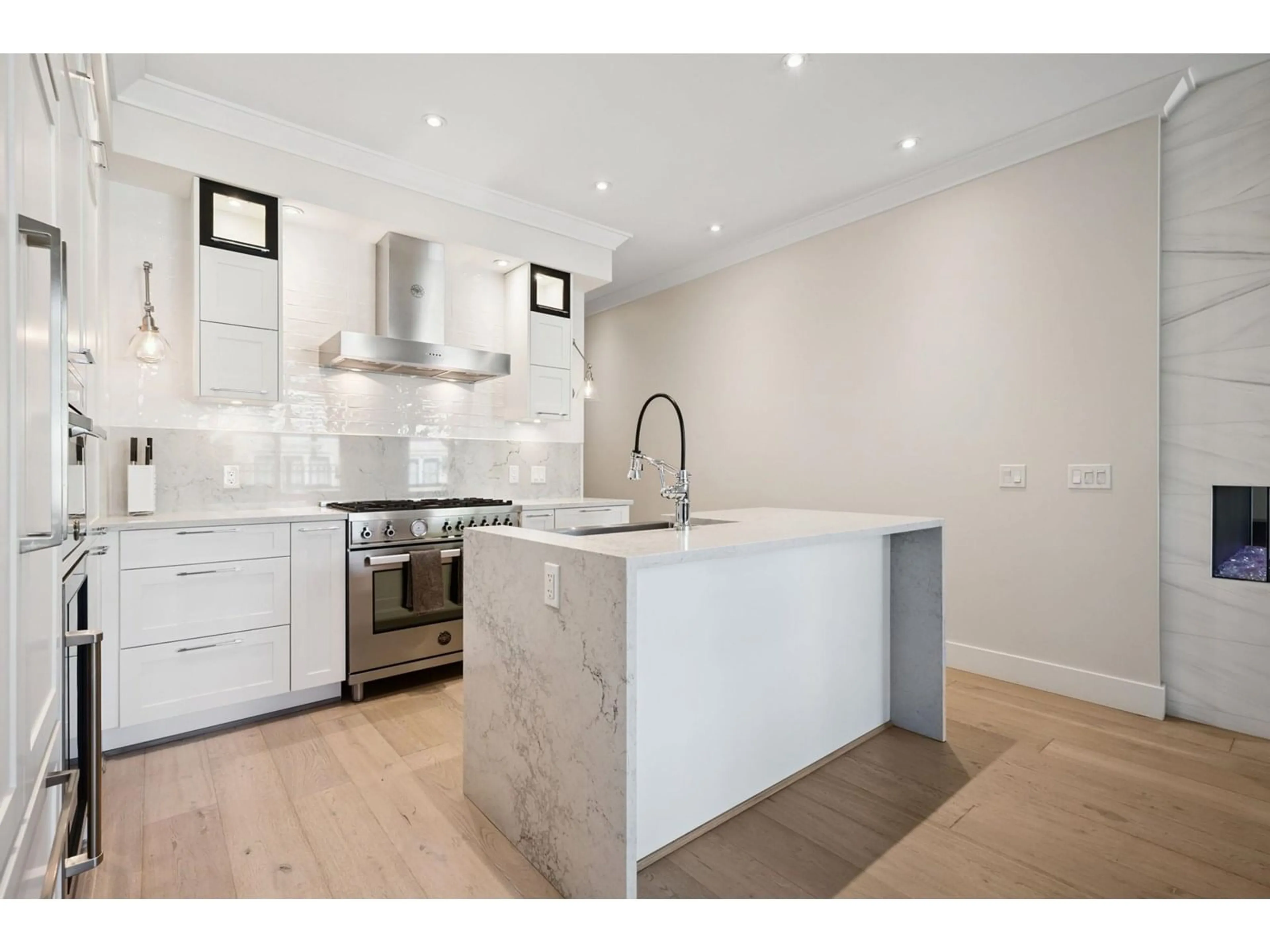Open concept kitchen, ceramic/tile floor for 206 - 23189 FRANCIS, Langley British Columbia V1M0G4