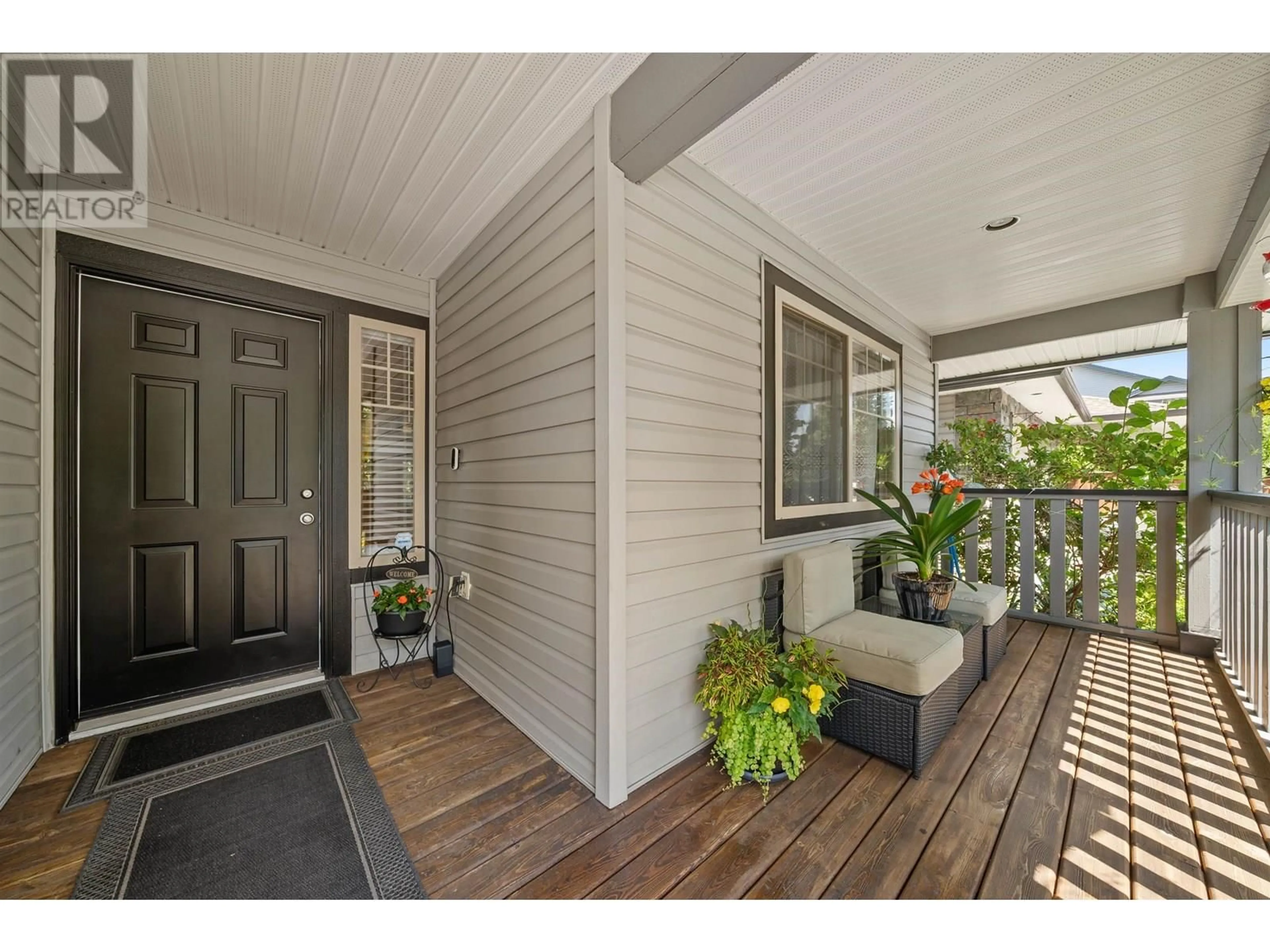 Indoor entryway for 11483 CREEKSIDE STREET, Maple Ridge British Columbia V2W2C1