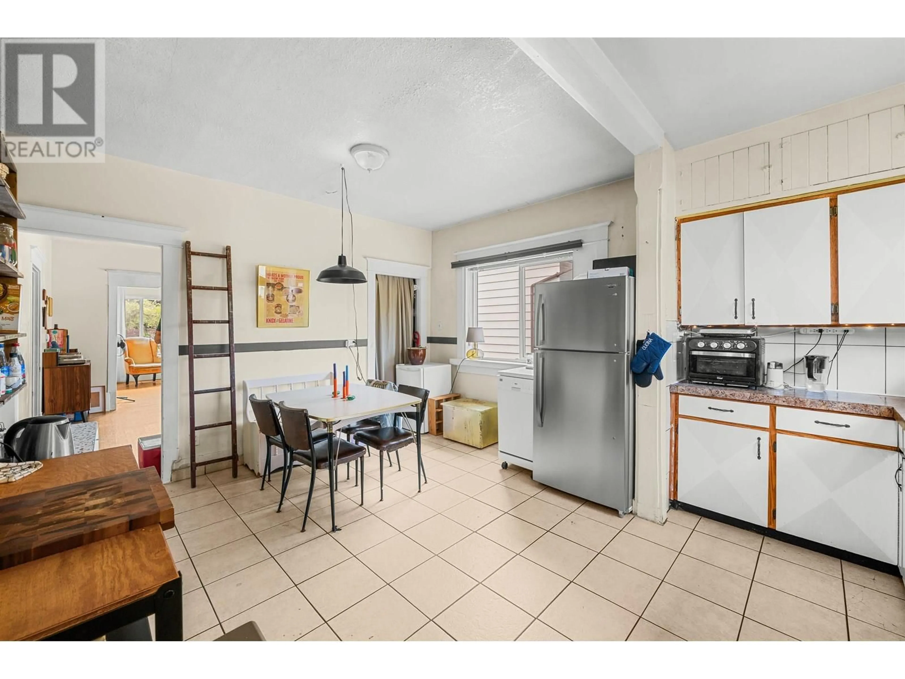 Standard kitchen, ceramic/tile floor for 2781 OXFORD STREET, Vancouver British Columbia V5K1N5