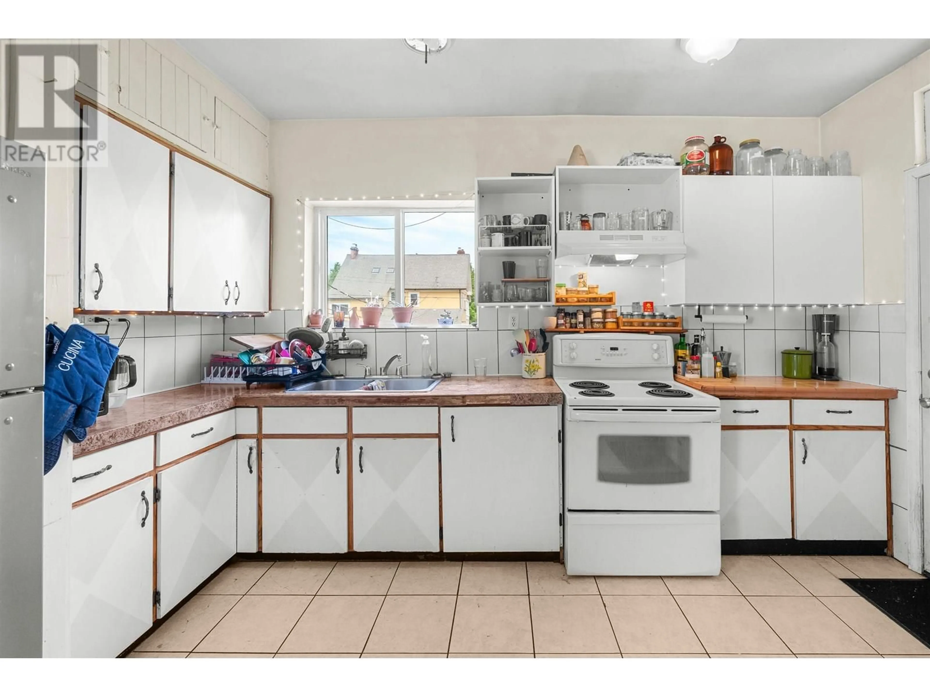 Standard kitchen, unknown for 2781 OXFORD STREET, Vancouver British Columbia V5K1N5