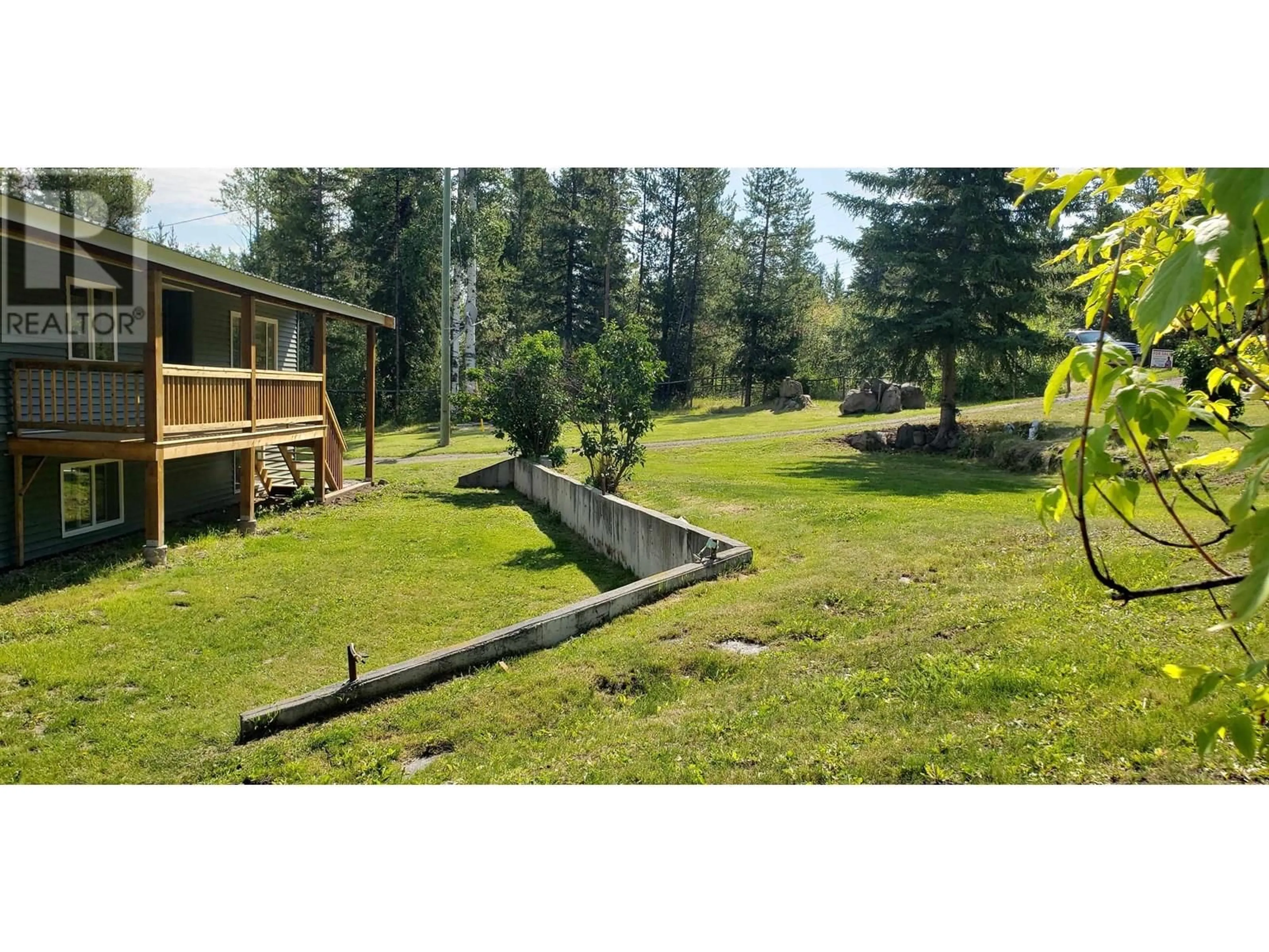 A pic from outside/outdoor area/front of a property/back of a property/a pic from drone, water/lake/river/ocean view for 6209 GARRETT ROAD, Lone Butte British Columbia V0K1X3