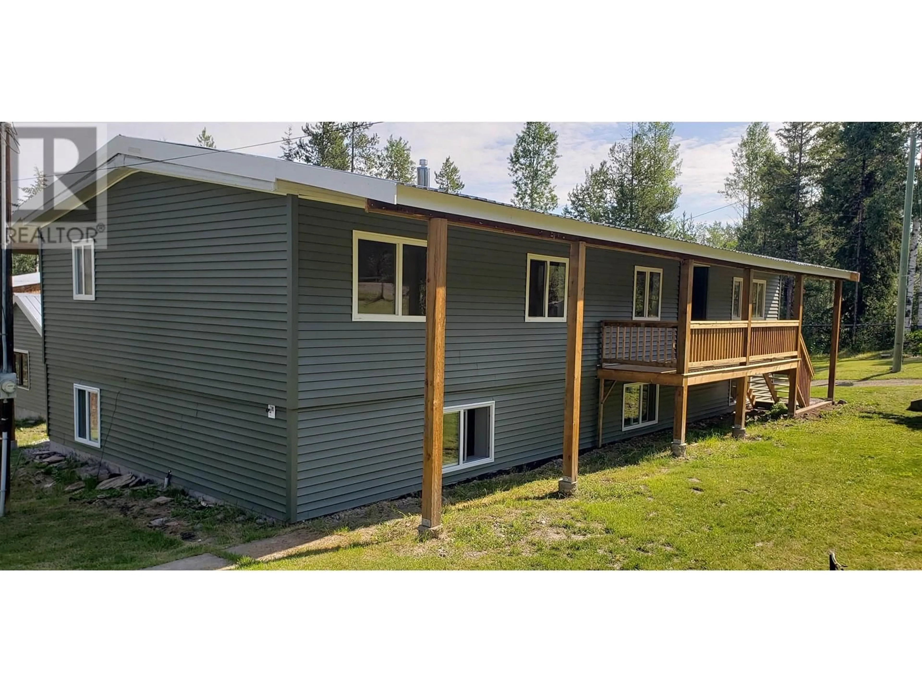 A pic from outside/outdoor area/front of a property/back of a property/a pic from drone, building for 6209 GARRETT ROAD, Lone Butte British Columbia V0K1X3