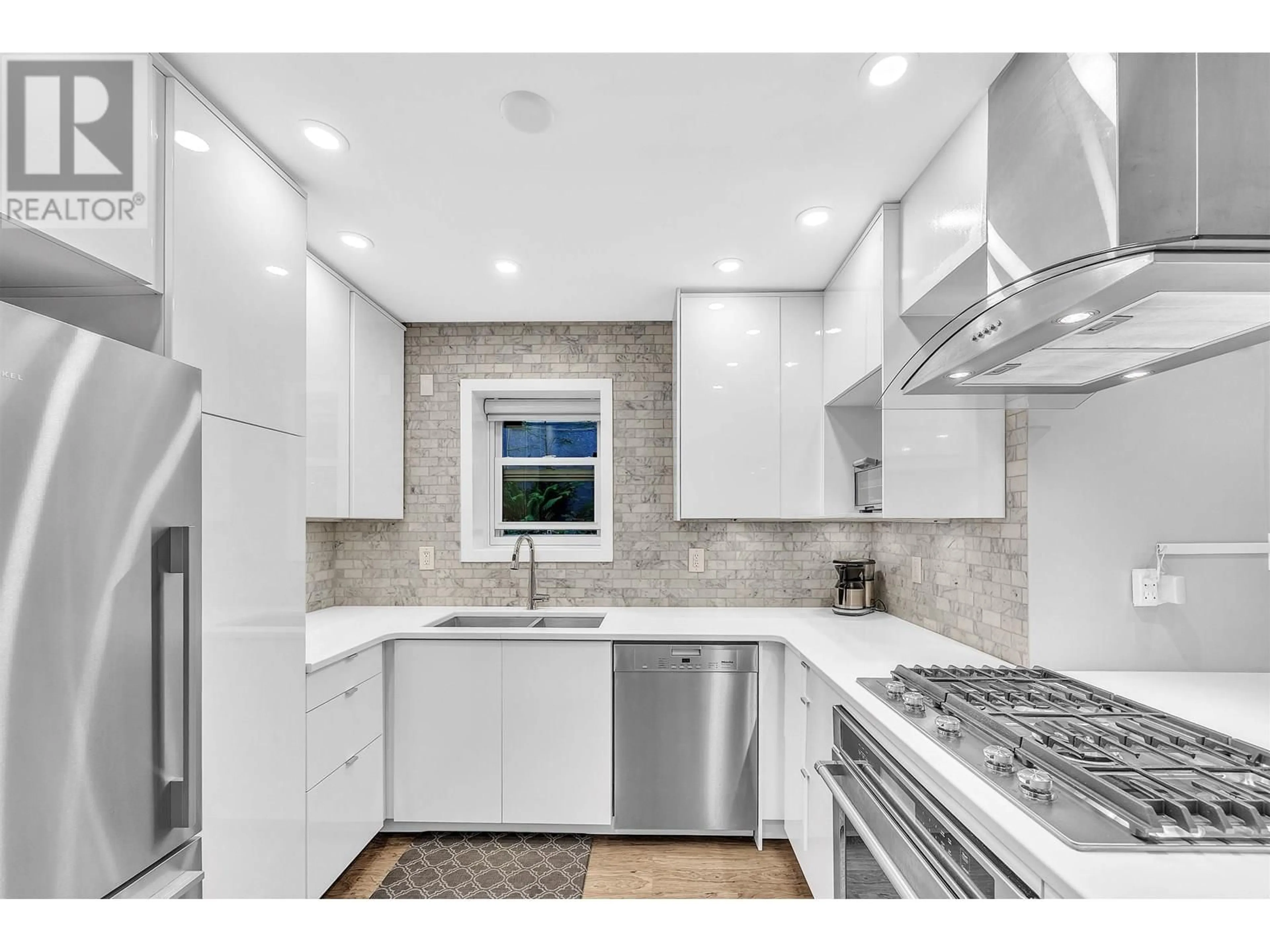 Unknown for 2433 6TH AVENUE, Vancouver British Columbia V6K1W2