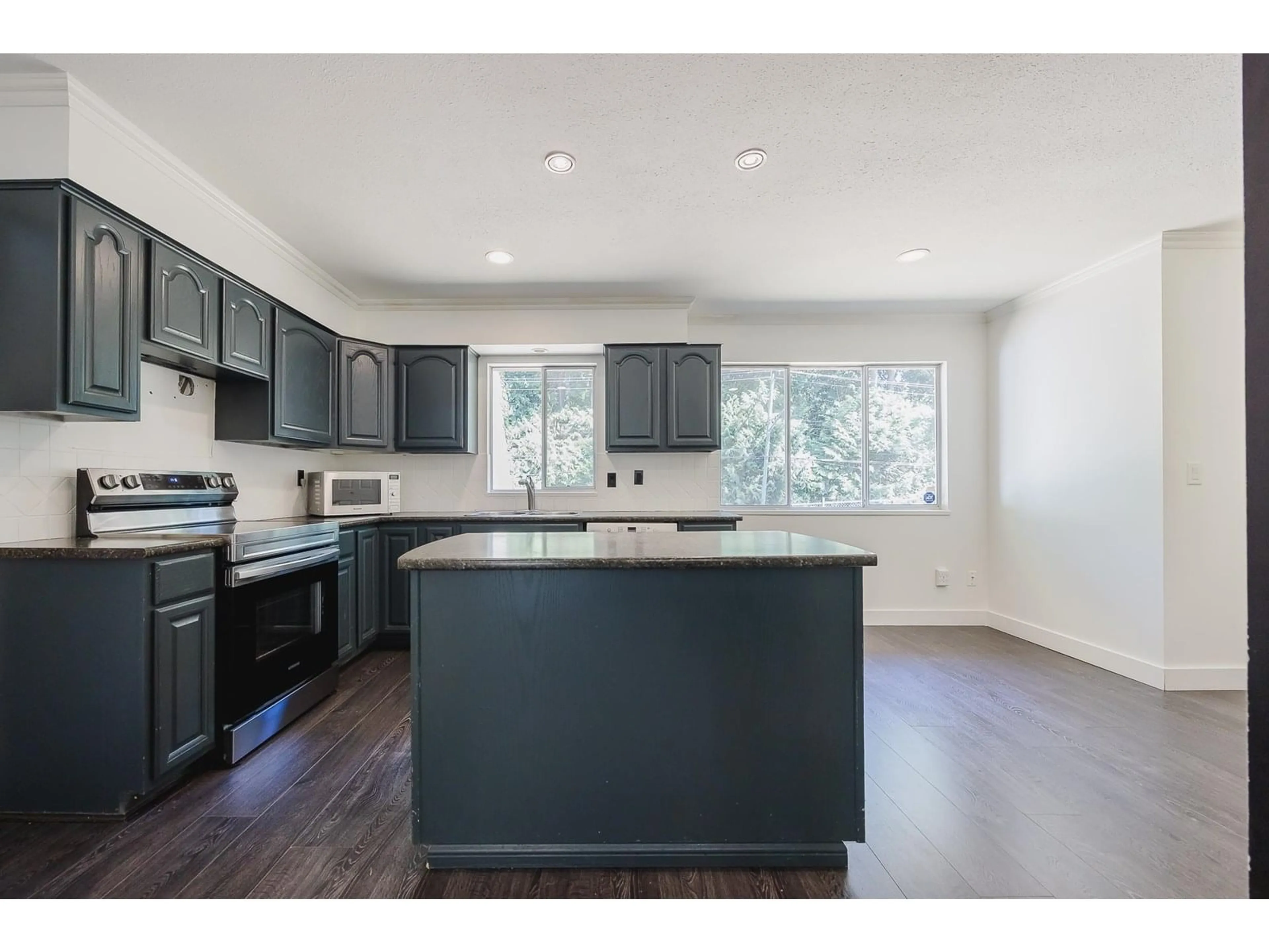 Open concept kitchen, unknown for 20928 96, Langley British Columbia V1M2P7