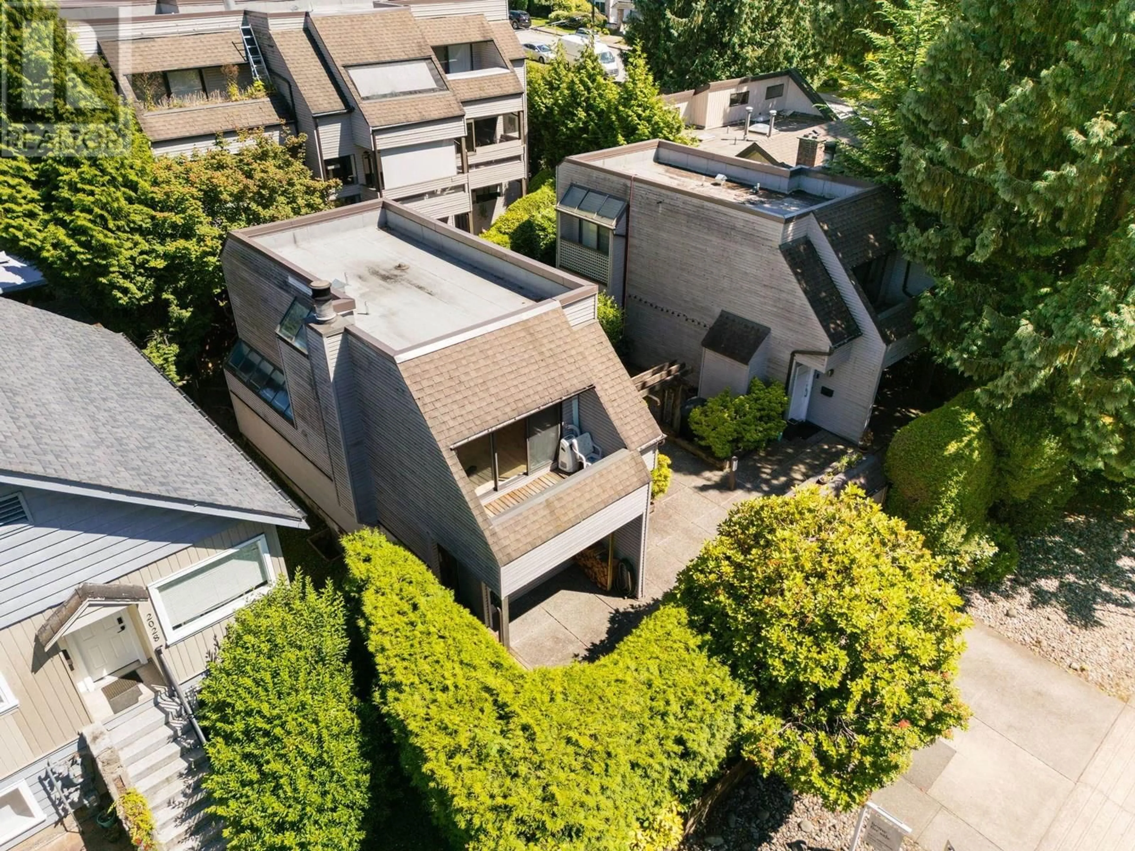 A pic from outside/outdoor area/front of a property/back of a property/a pic from drone, street for 2024 CHESTERFIELD AVENUE, North Vancouver British Columbia V7M2P6
