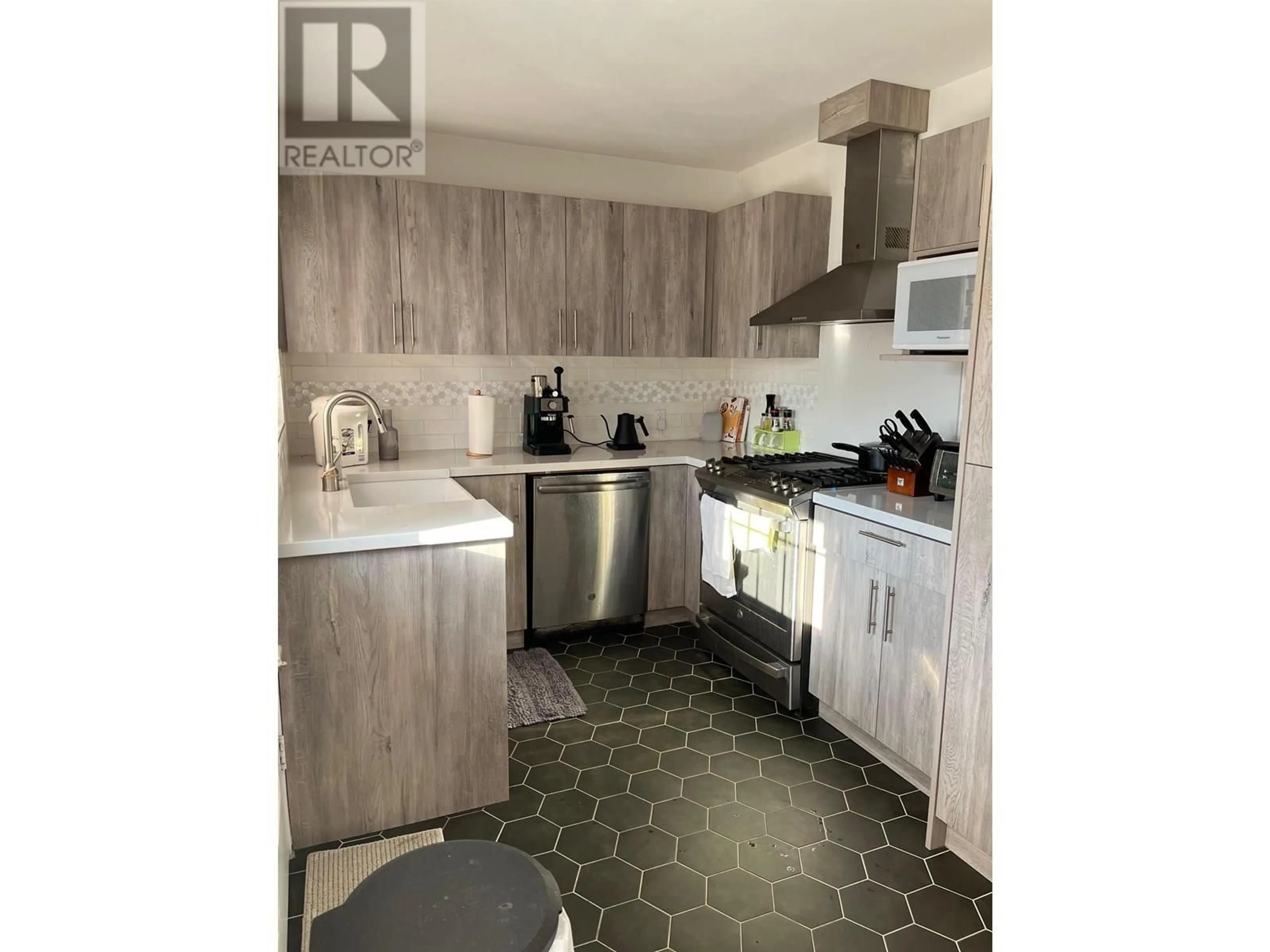 Standard kitchen, unknown for 4749 FAIRMONT STREET, Vancouver British Columbia V5R3V1