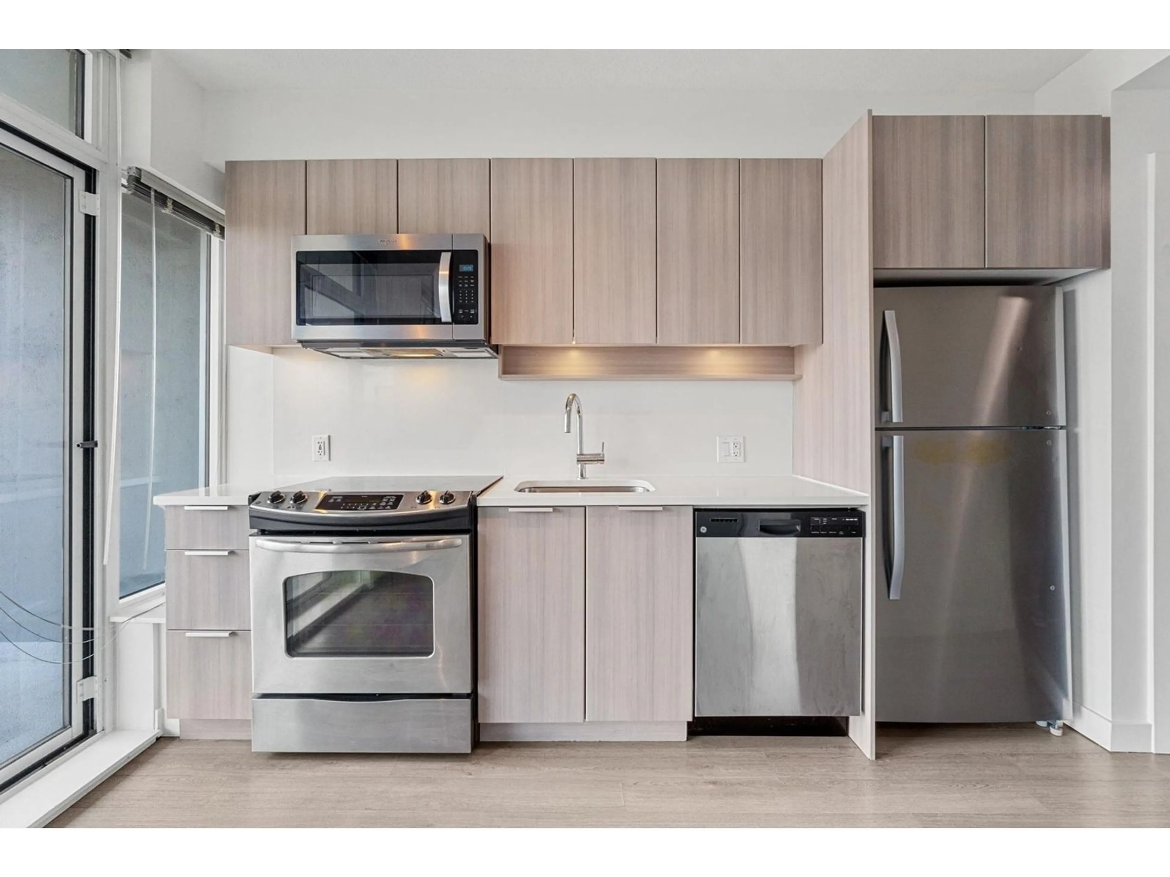 Standard kitchen, unknown for 1010 - 13308 CENTRAL, Surrey British Columbia V3T0M4