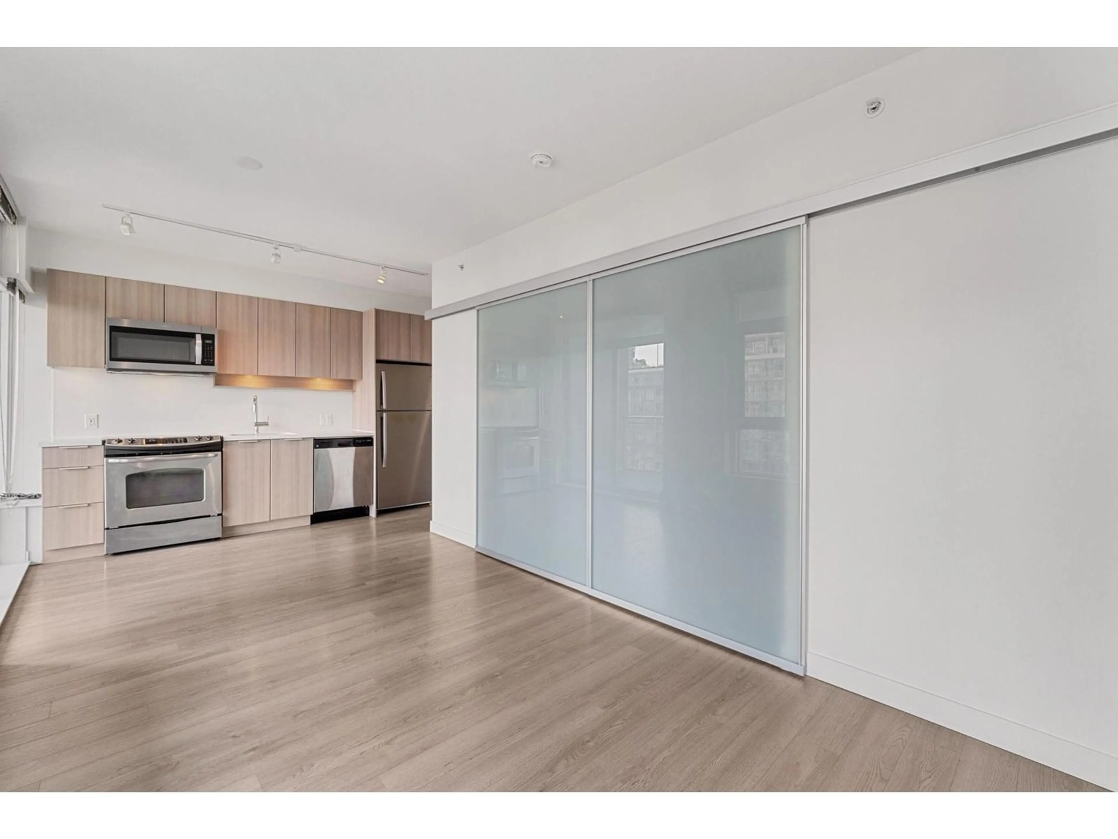 A pic of a room for 1010 - 13308 CENTRAL, Surrey British Columbia V3T0M4