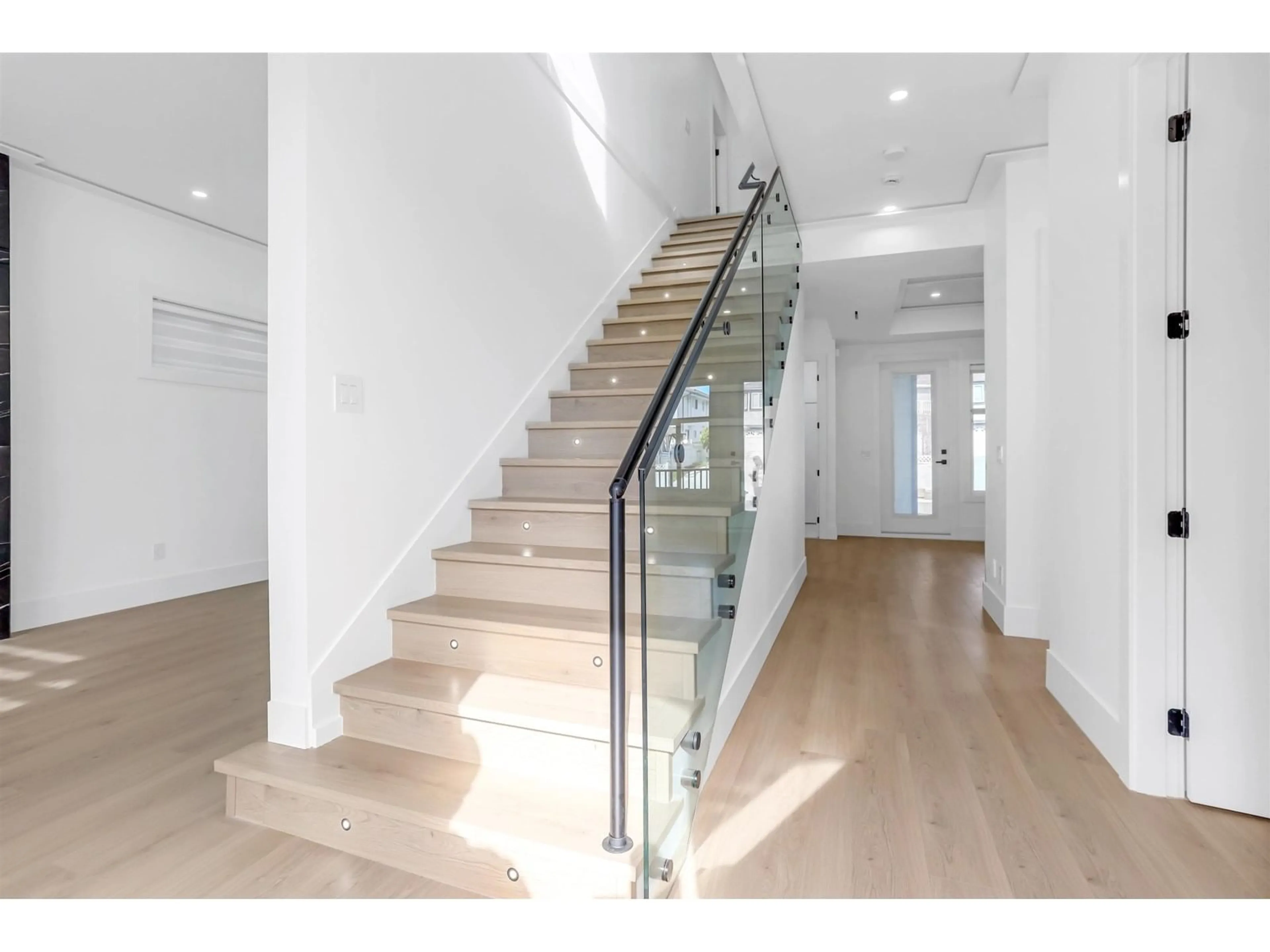 Indoor foyer for 14775 68A, Surrey British Columbia V3S3C9