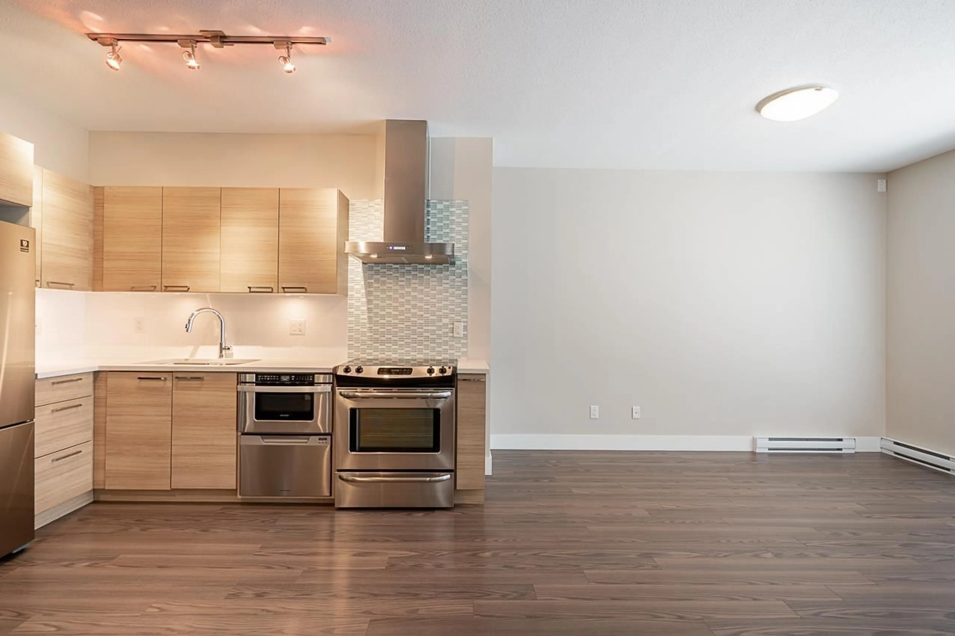 Open concept kitchen, wood/laminate floor for 302 - 5811 177B STREET, Surrey British Columbia V3S4J4