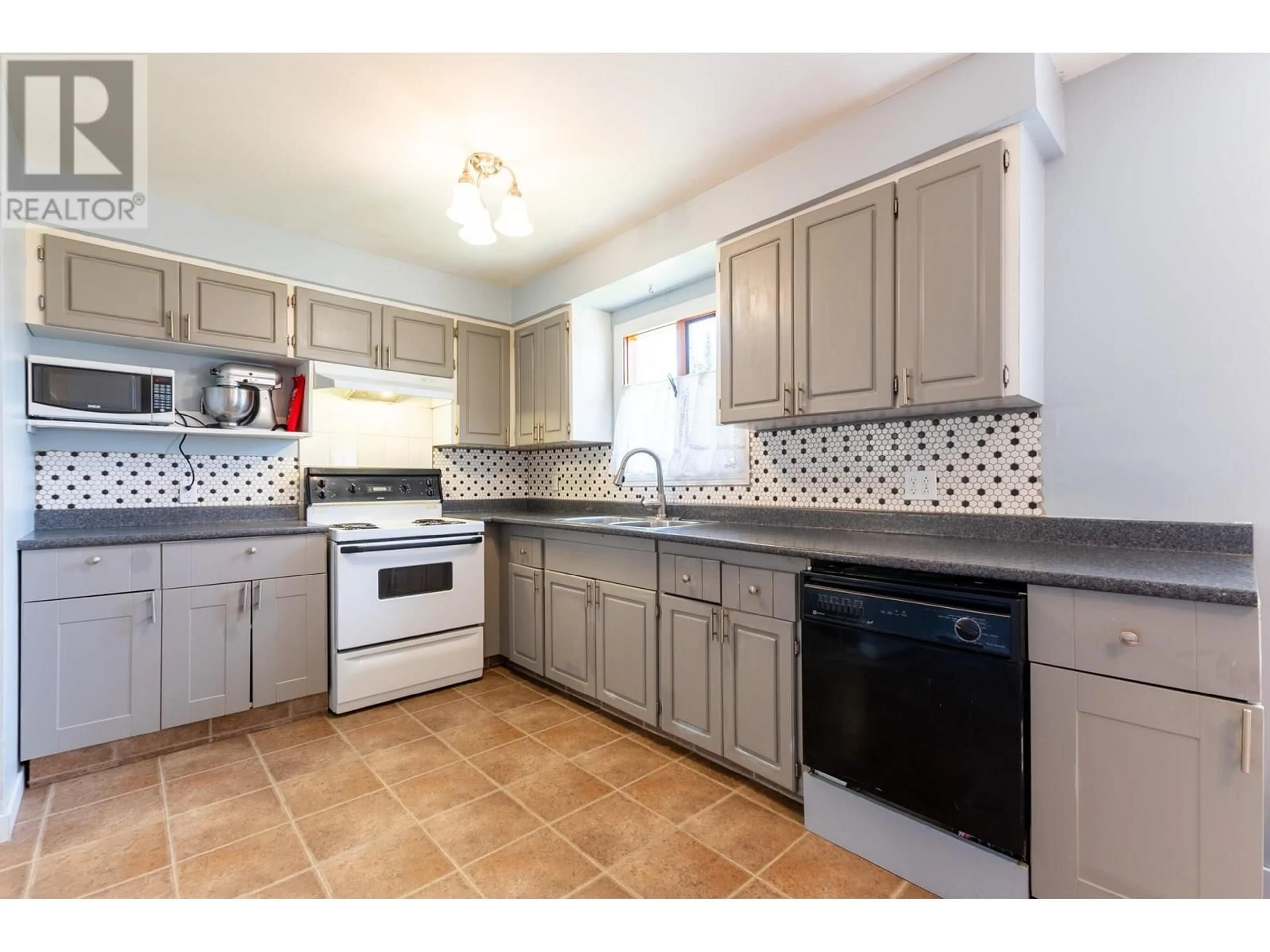 Standard kitchen, ceramic/tile floor for 5759 HEYER ROAD, Prince George British Columbia V2N6J4