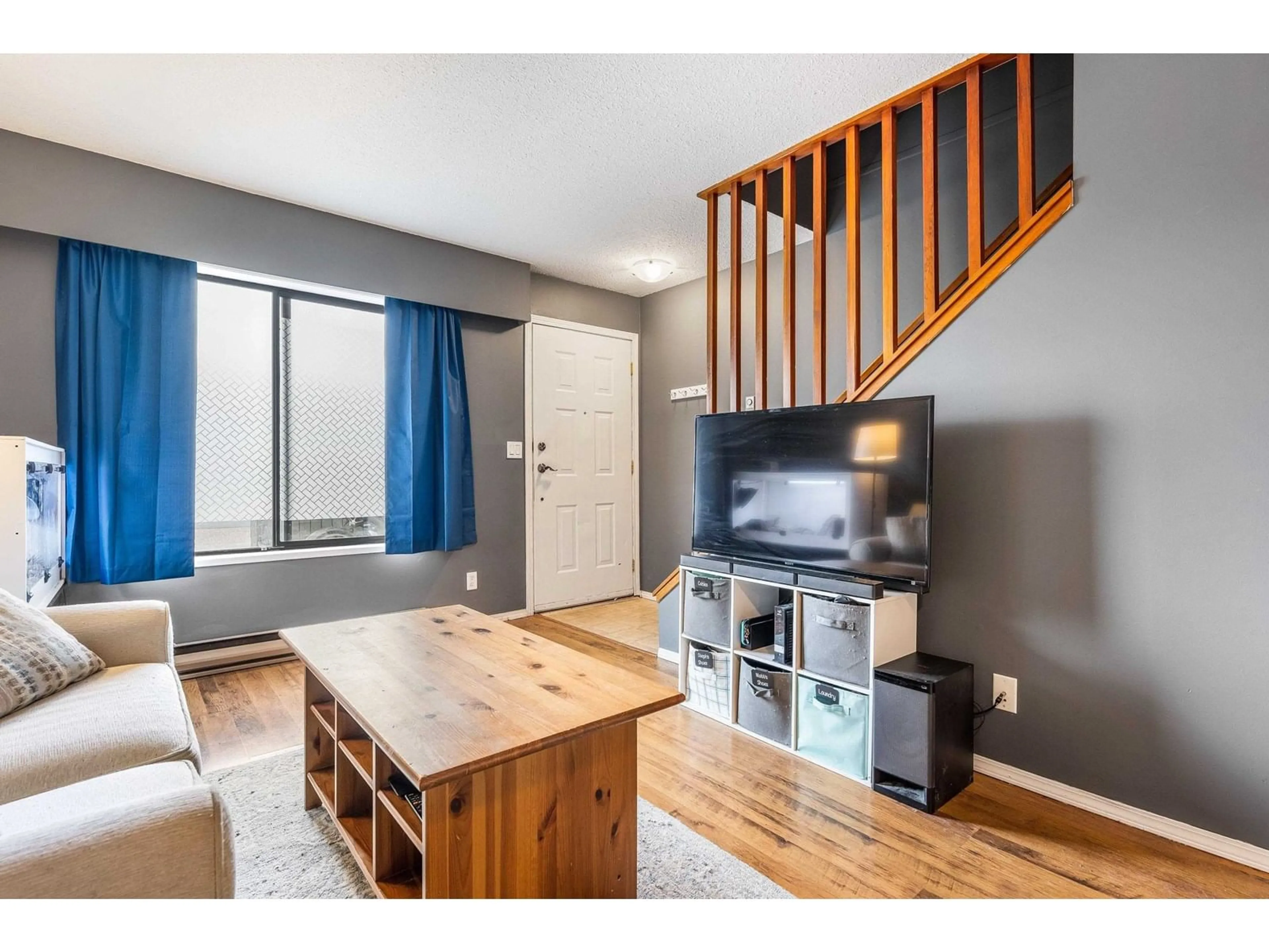Open concept kitchen, wood/laminate floor for 6 - 45882 CHEAM AVENUE, Chilliwack British Columbia V2P1N6