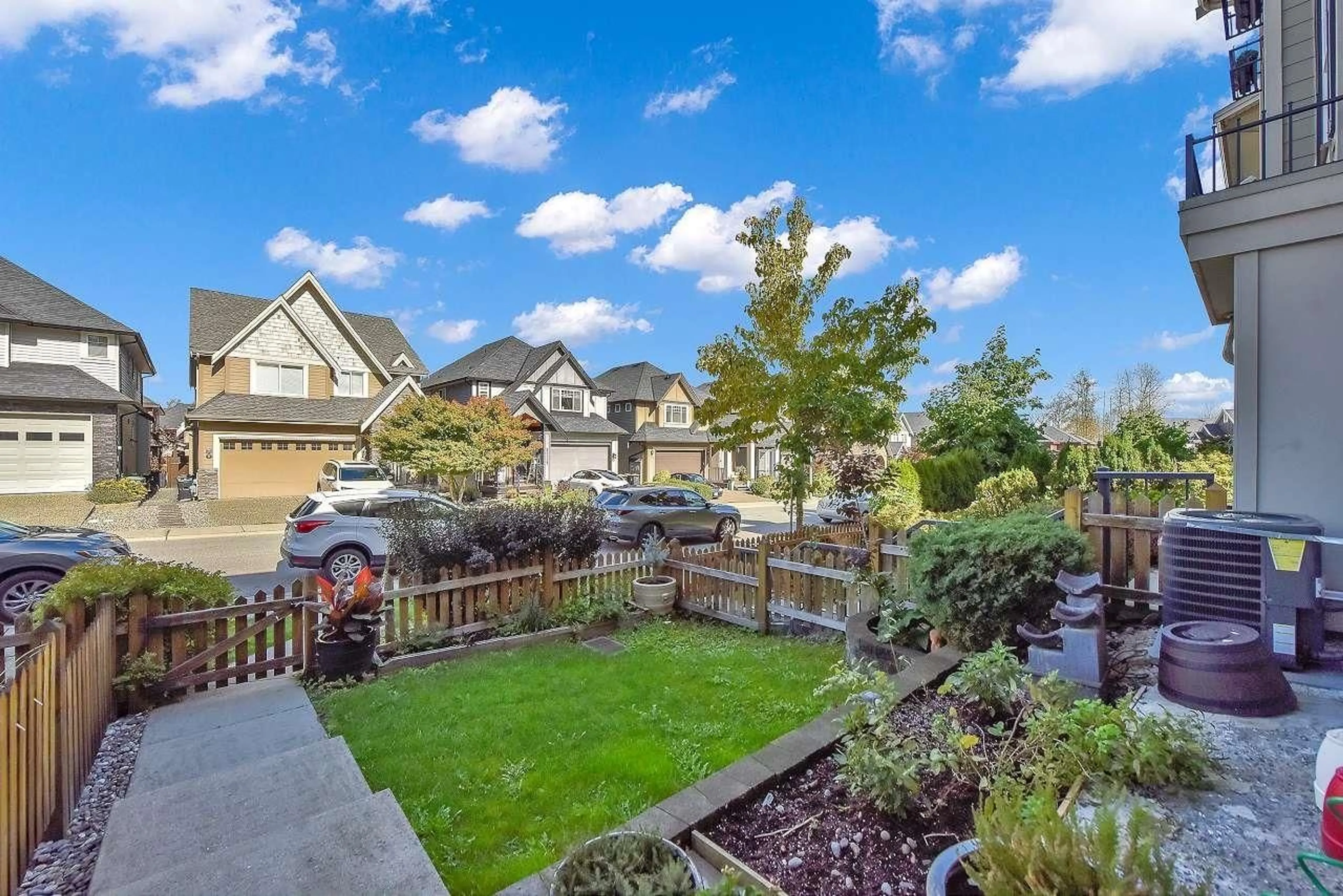 A pic from outside/outdoor area/front of a property/back of a property/a pic from drone, mountain view for 21136 80A, Langley British Columbia V2Y0J5